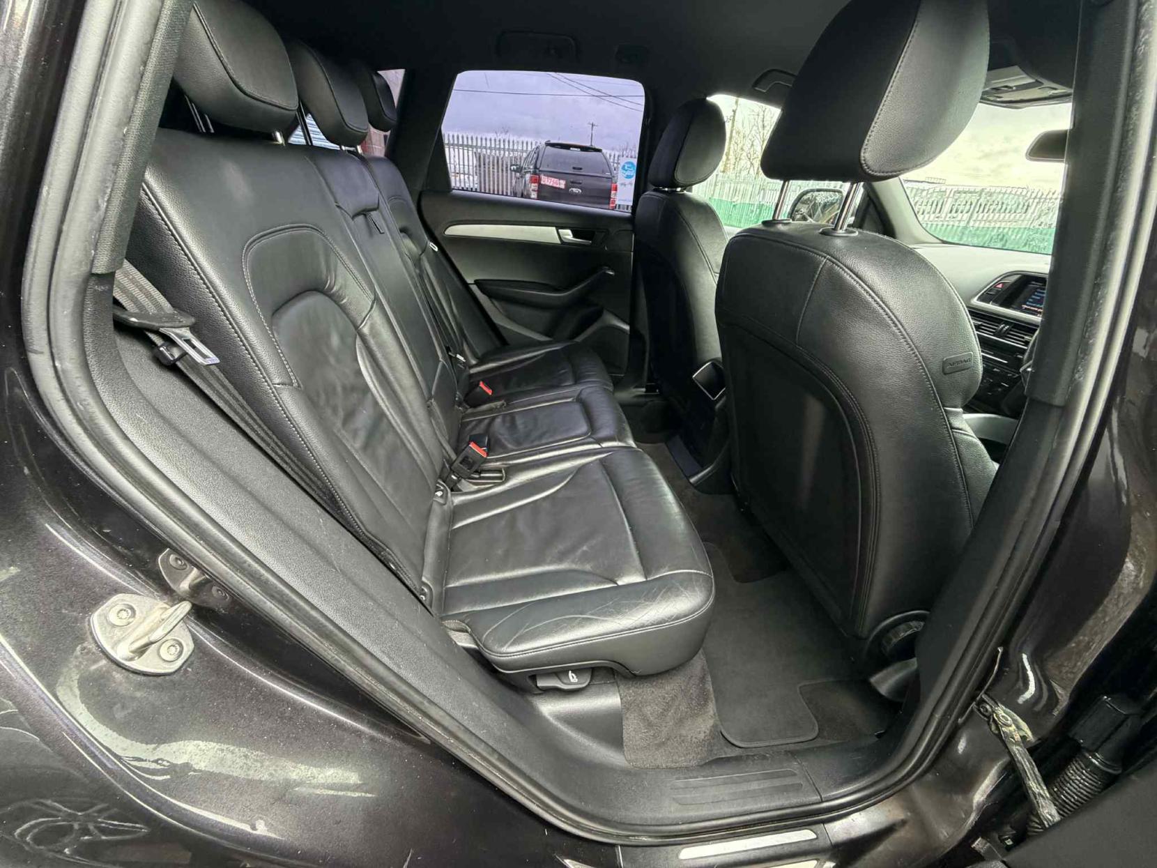 Audi Q5 2.0 TDI S line SUV 5dr Diesel Manual quattro Euro 5 (s/s) (143 ps)