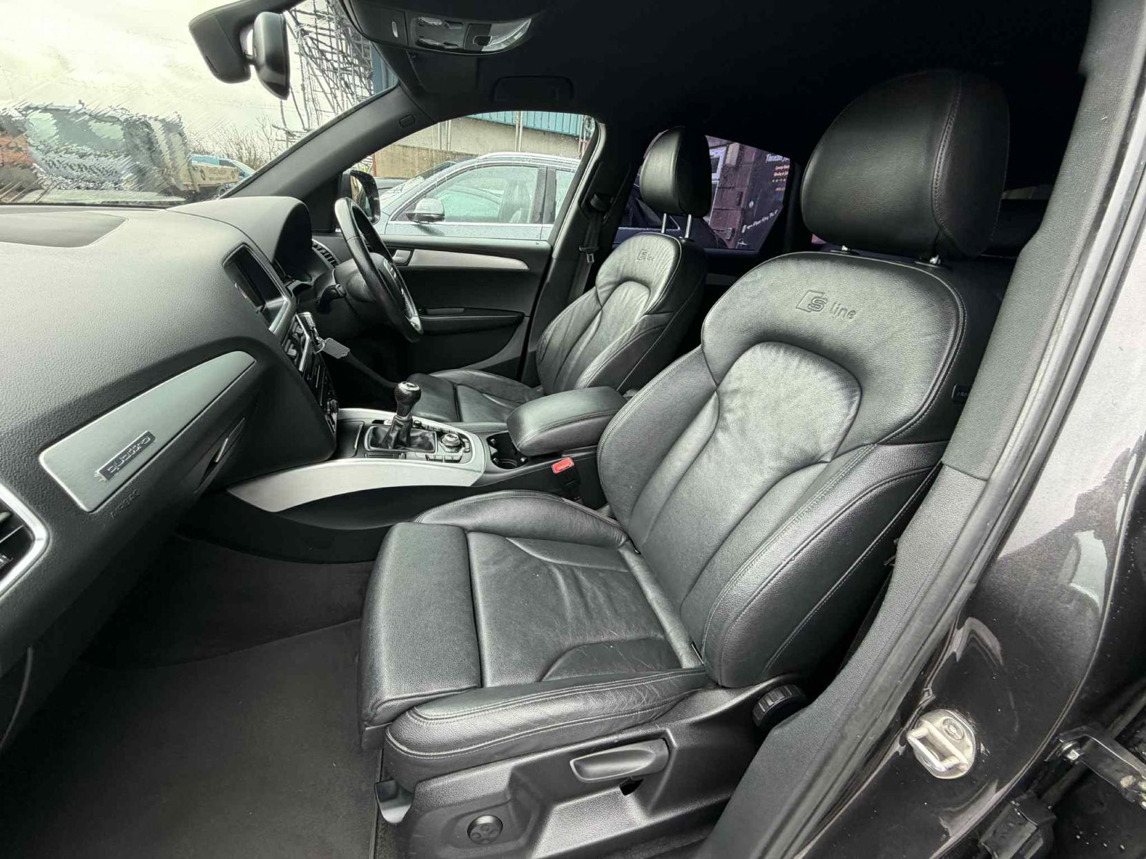 Audi Q5 2.0 TDI S line SUV 5dr Diesel Manual quattro Euro 5 (s/s) (143 ps)