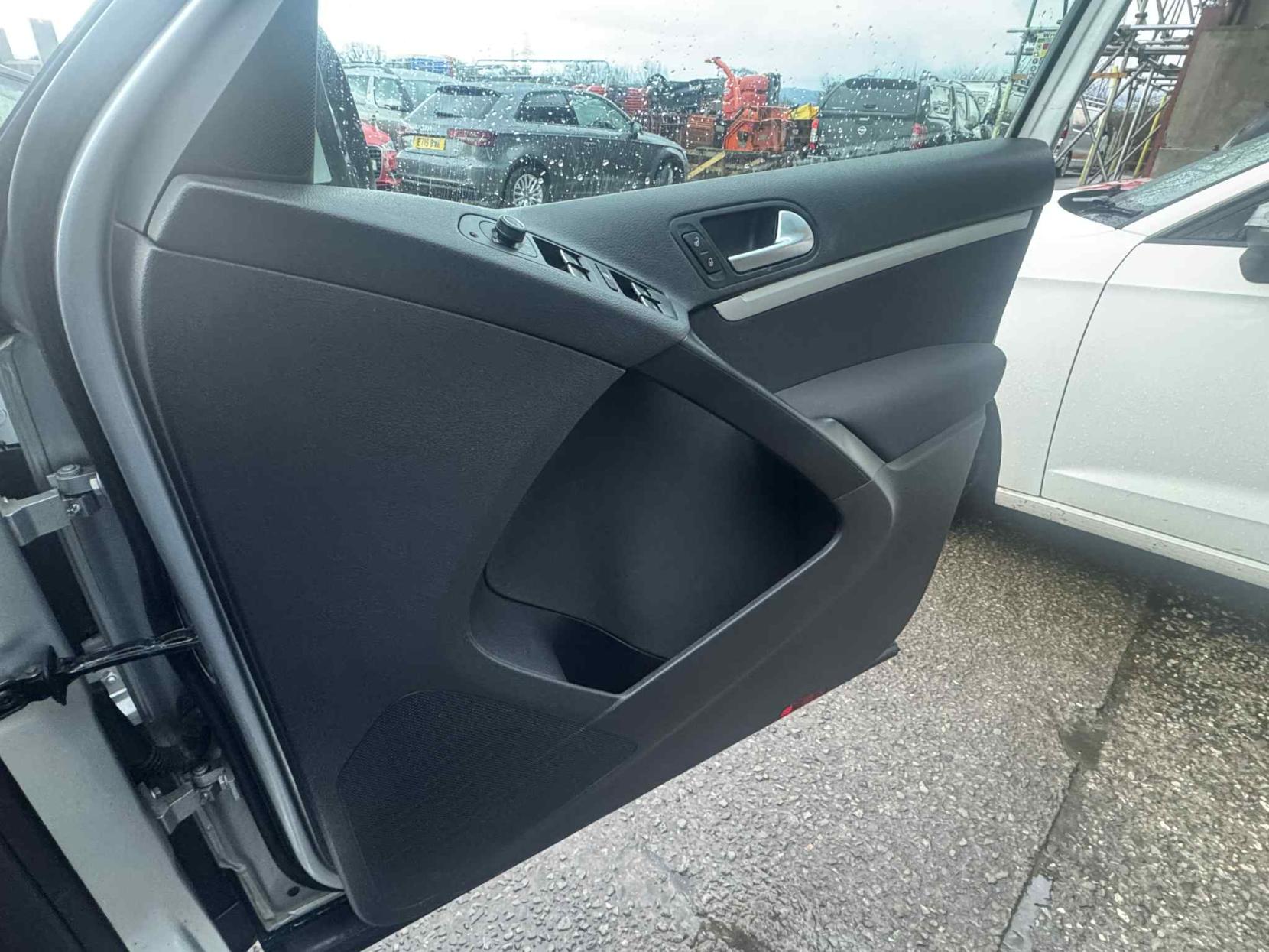 Volkswagen Tiguan 2.0 TDI BlueMotion Tech Match SUV 5dr Diesel Manual 4WD Euro 6 (s/s) (150 ps)