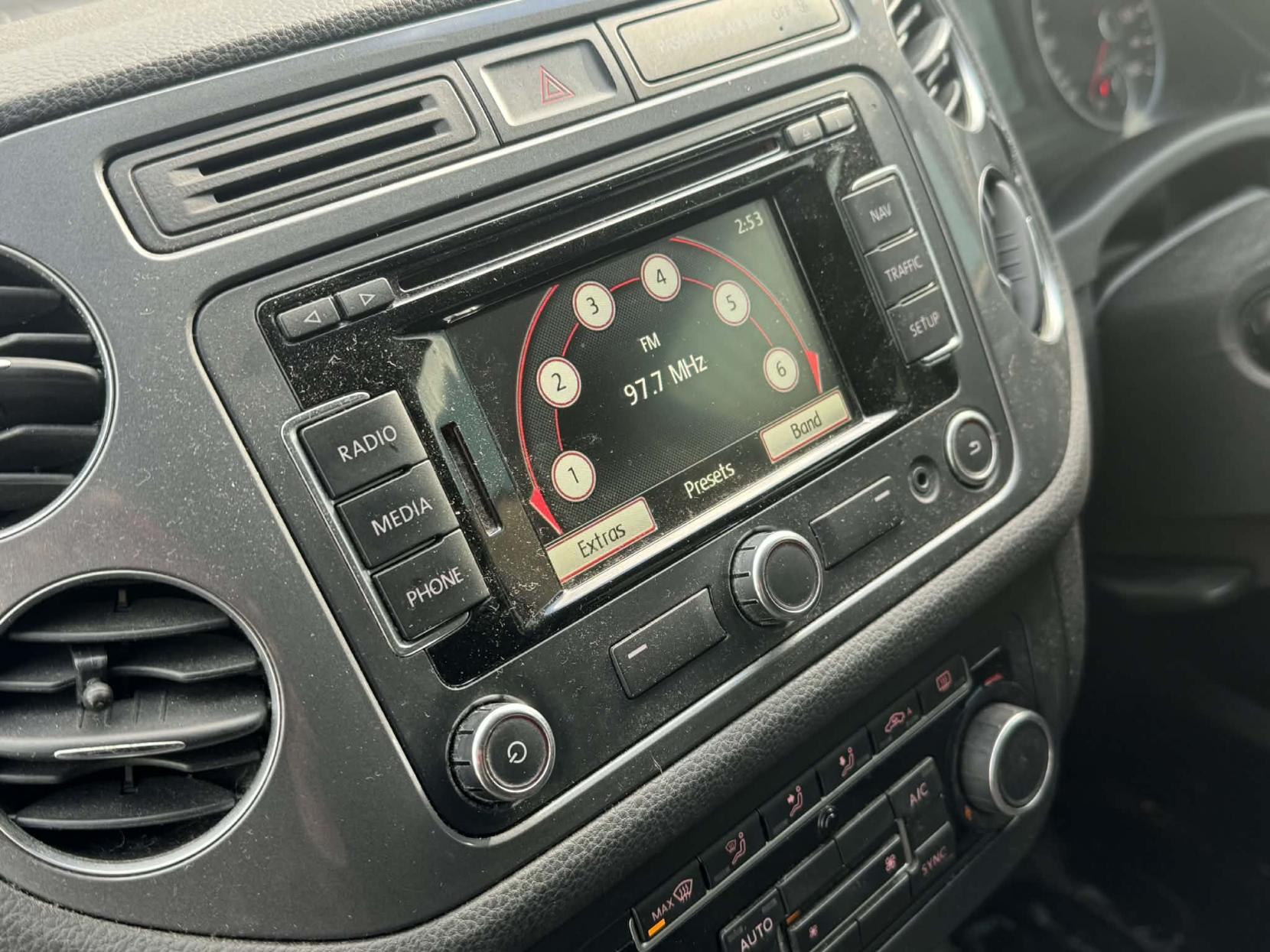 Volkswagen Tiguan 2.0 TDI BlueMotion Tech Match SUV 5dr Diesel Manual 2WD Euro 5 (s/s) (140 ps)