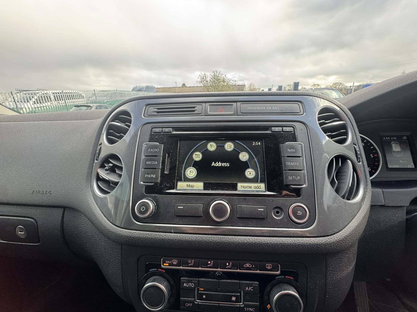 Volkswagen Tiguan 2.0 TDI BlueMotion Tech Match SUV 5dr Diesel Manual 2WD Euro 5 (s/s) (140 ps)