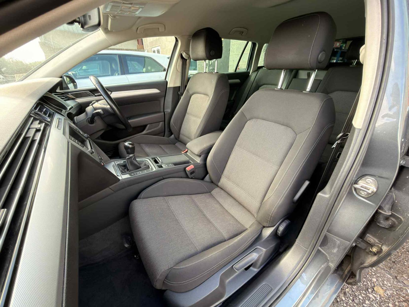 Volkswagen Passat 2.0 TDI BlueMotion Tech SE Business Estate 5dr Diesel Manual Euro 6 (s/s) (150 ps)