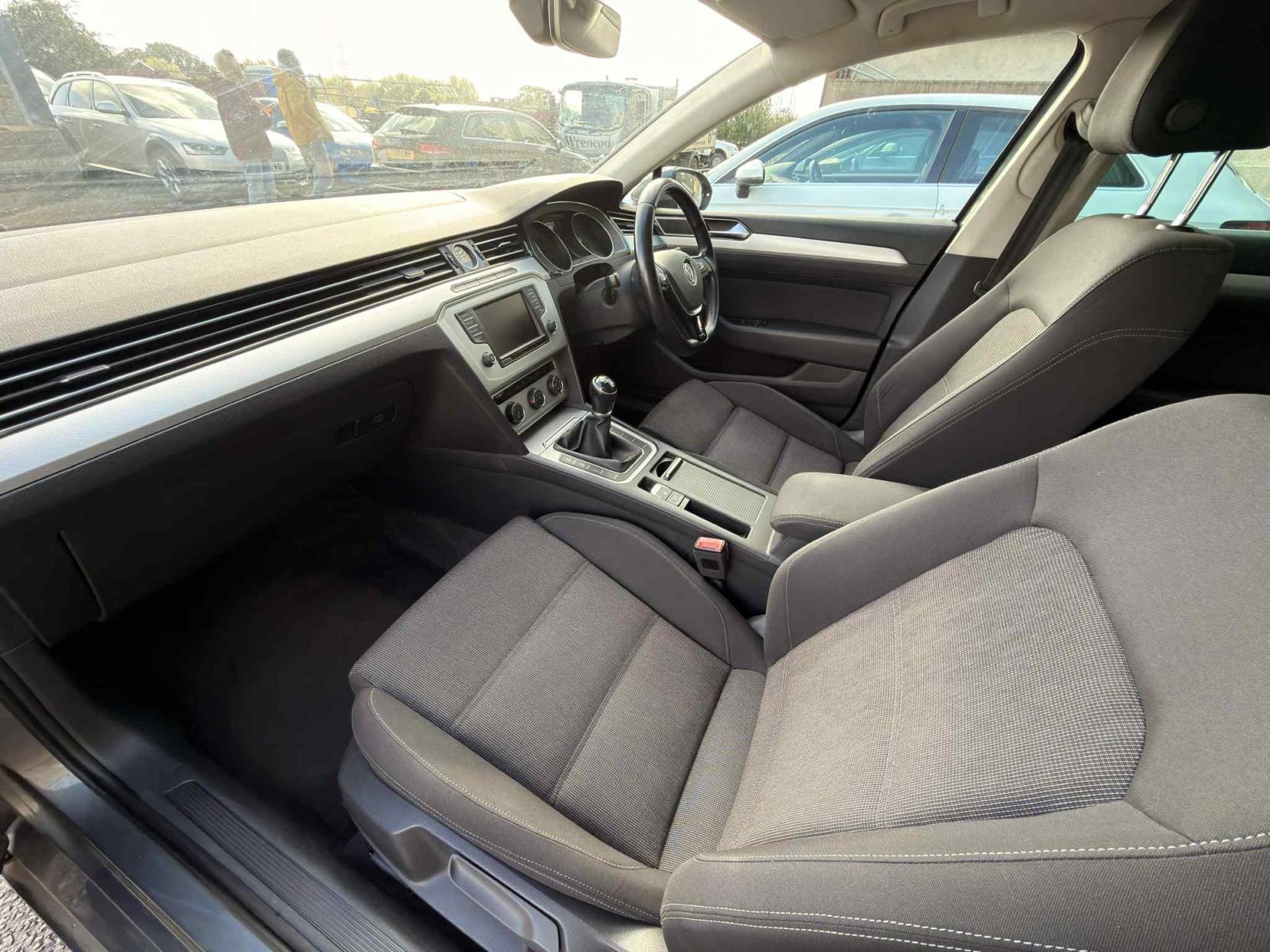 Volkswagen Passat 2.0 TDI BlueMotion Tech SE Business Estate 5dr Diesel Manual Euro 6 (s/s) (150 ps)