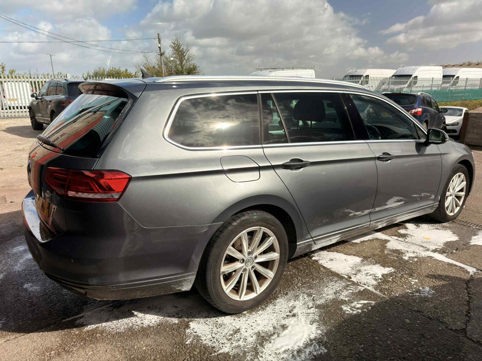 Volkswagen Passat 2.0 TDI BlueMotion Tech SE Business Estate 5dr Diesel Manual Euro 6 (s/s) (150 ps)