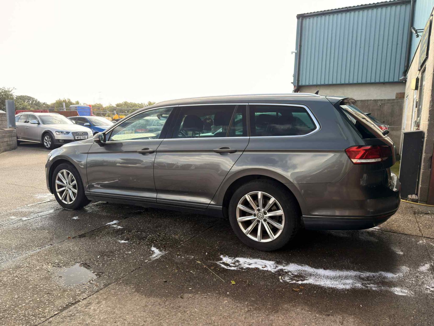 Volkswagen Passat 2.0 TDI BlueMotion Tech SE Business Estate 5dr Diesel Manual Euro 6 (s/s) (150 ps)