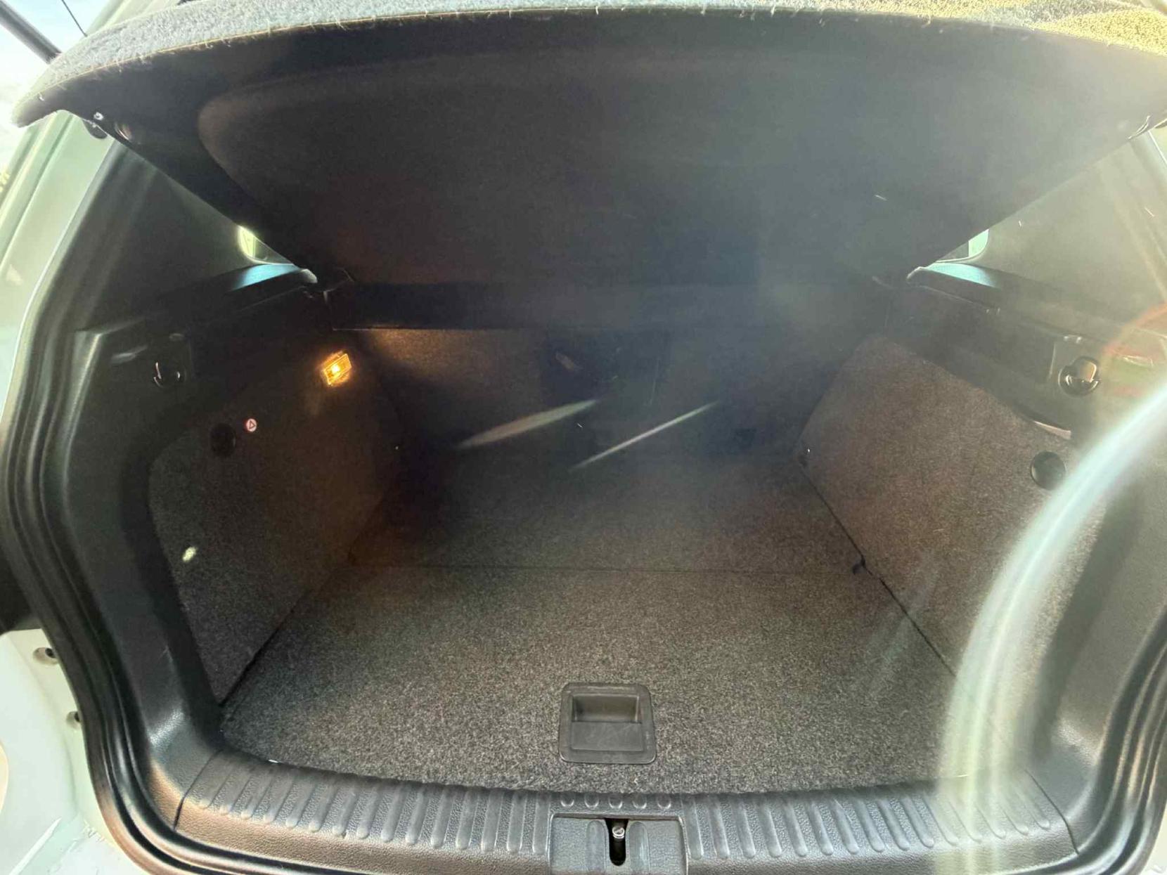 Volkswagen Tiguan 2.0 TDI BlueMotion Tech R-Line SUV 5dr Diesel Manual 4WD Euro 5 (s/s) (Nav) (140 ps)