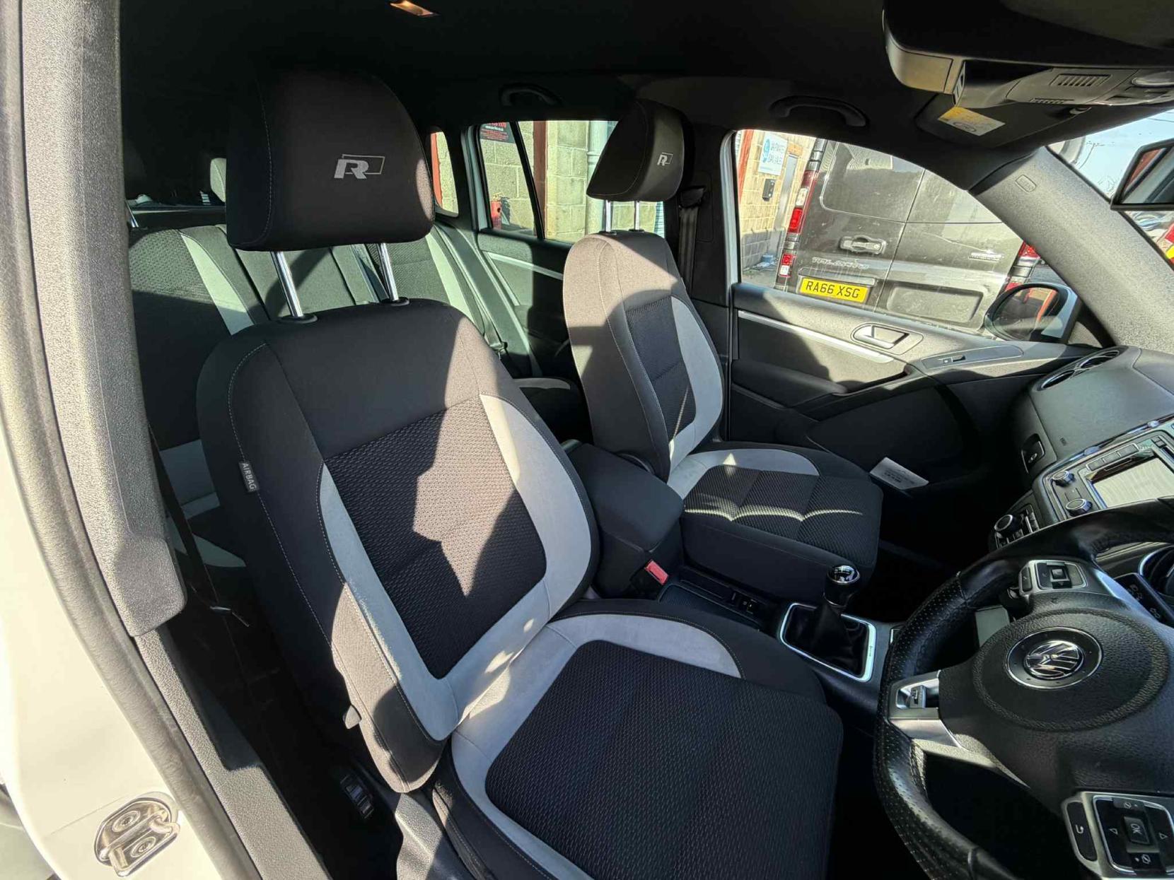 Volkswagen Tiguan 2.0 TDI BlueMotion Tech R-Line SUV 5dr Diesel Manual 4WD Euro 5 (s/s) (Nav) (140 ps)