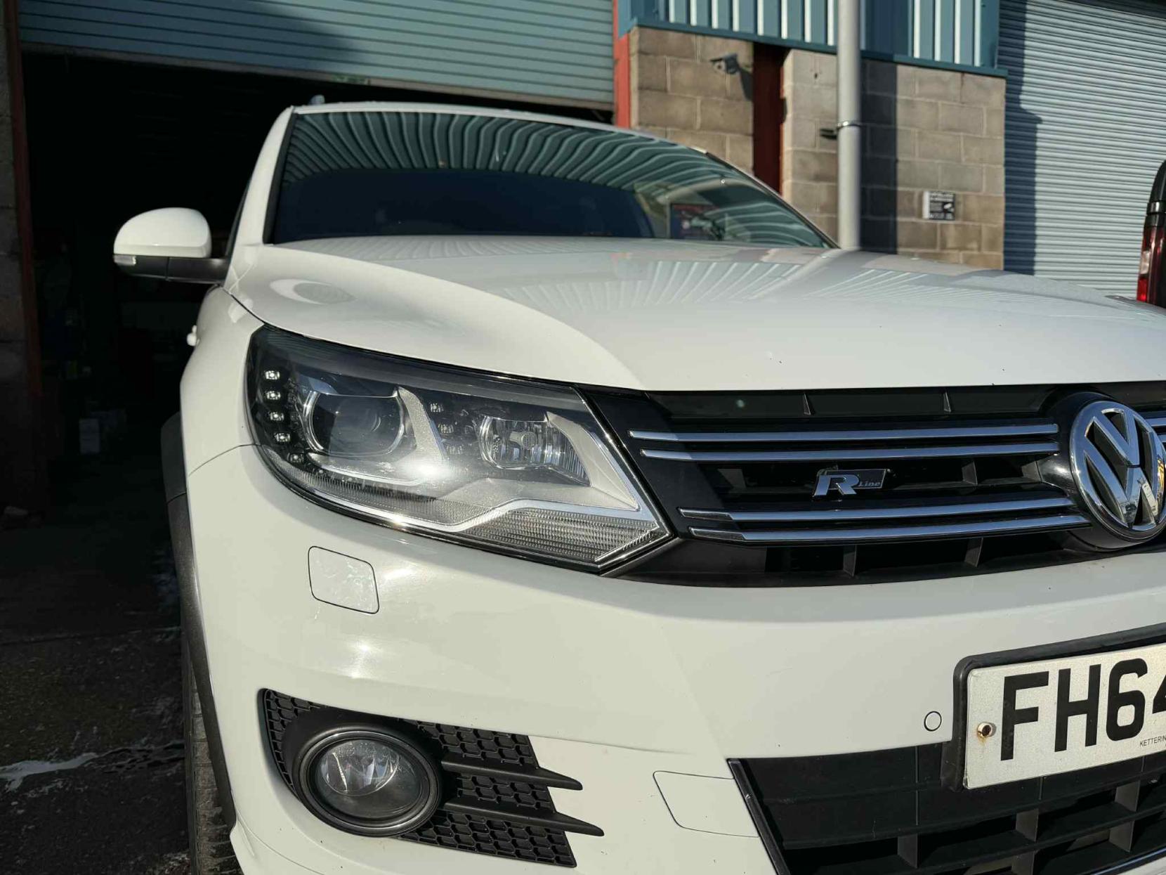 Volkswagen Tiguan 2.0 TDI BlueMotion Tech R-Line SUV 5dr Diesel Manual 4WD Euro 5 (s/s) (Nav) (140 ps)