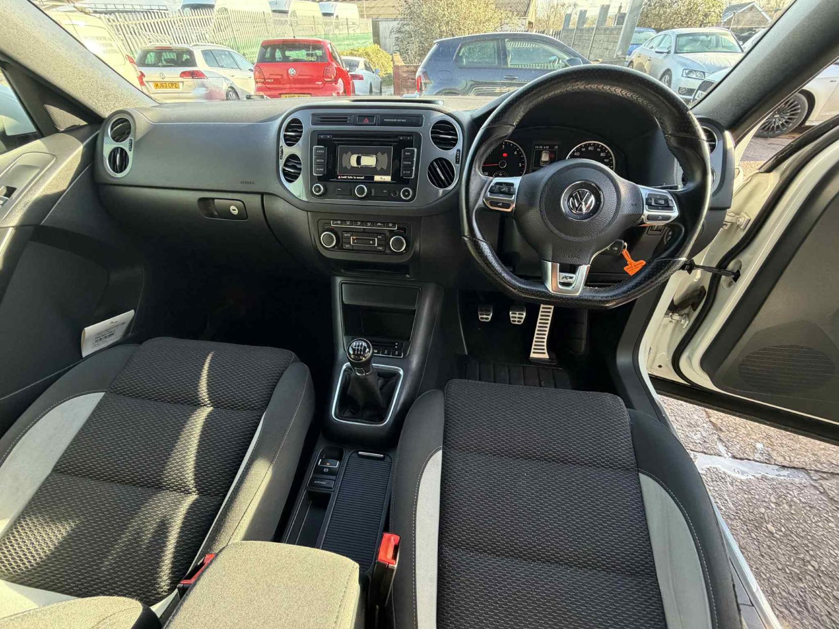 Volkswagen Tiguan 2.0 TDI BlueMotion Tech R-Line SUV 5dr Diesel Manual 4WD Euro 5 (s/s) (Nav) (140 ps)