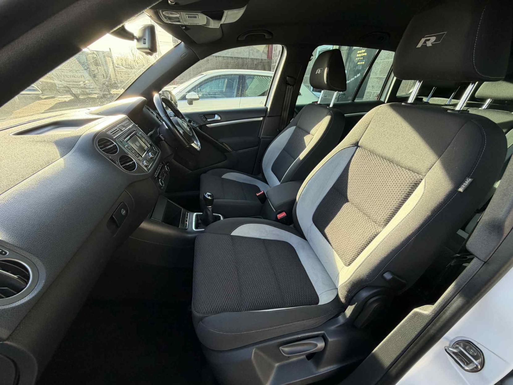 Volkswagen Tiguan 2.0 TDI BlueMotion Tech R-Line SUV 5dr Diesel Manual 4WD Euro 5 (s/s) (Nav) (140 ps)