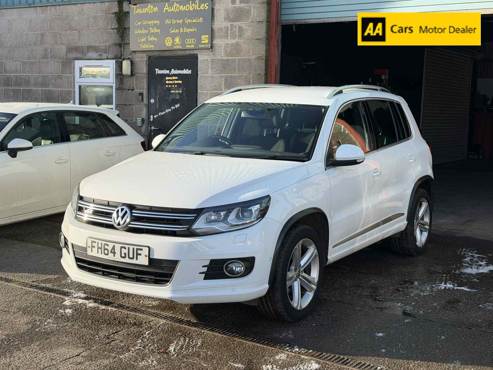 Volkswagen Tiguan 2.0 TDI BlueMotion Tech R-Line SUV 5dr Diesel Manual 4WD Euro 5 (s/s) (Nav) (140 ps)