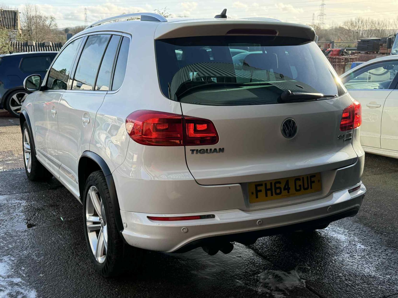 Volkswagen Tiguan 2.0 TDI BlueMotion Tech R-Line SUV 5dr Diesel Manual 4WD Euro 5 (s/s) (Nav) (140 ps)