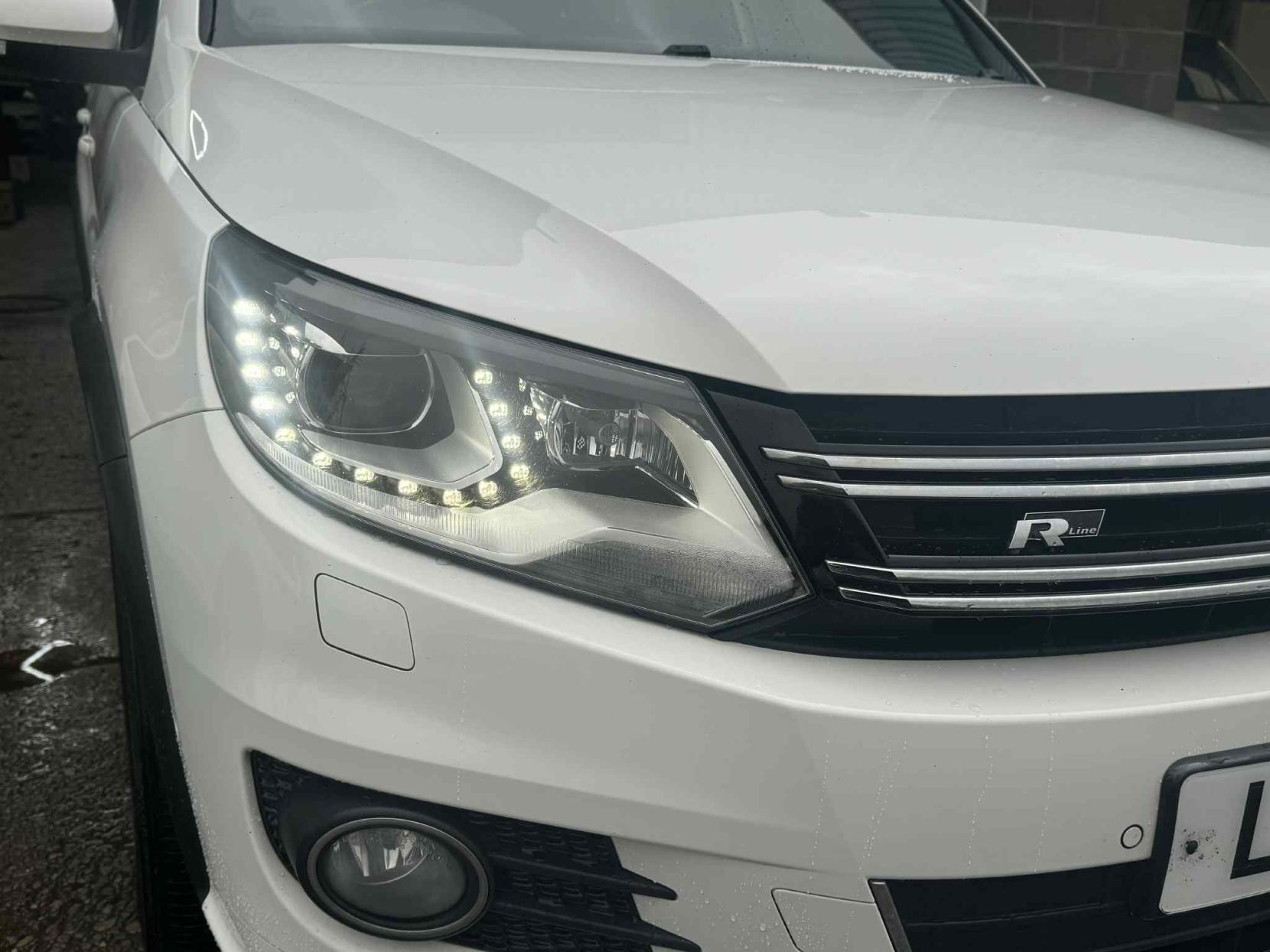 Volkswagen Tiguan 2.0 TDI BlueMotion Tech R-Line SUV 5dr Diesel Manual 4WD Euro 5 (s/s) (140 ps)