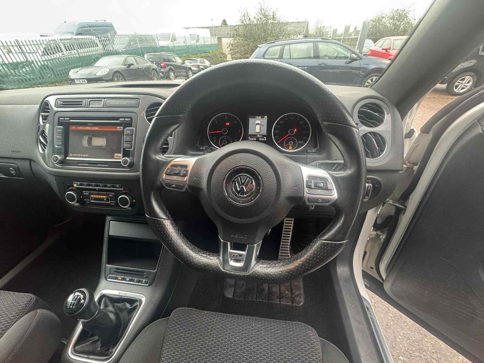 Volkswagen Tiguan 2.0 TDI BlueMotion Tech R-Line SUV 5dr Diesel Manual 4WD Euro 5 (s/s) (140 ps)