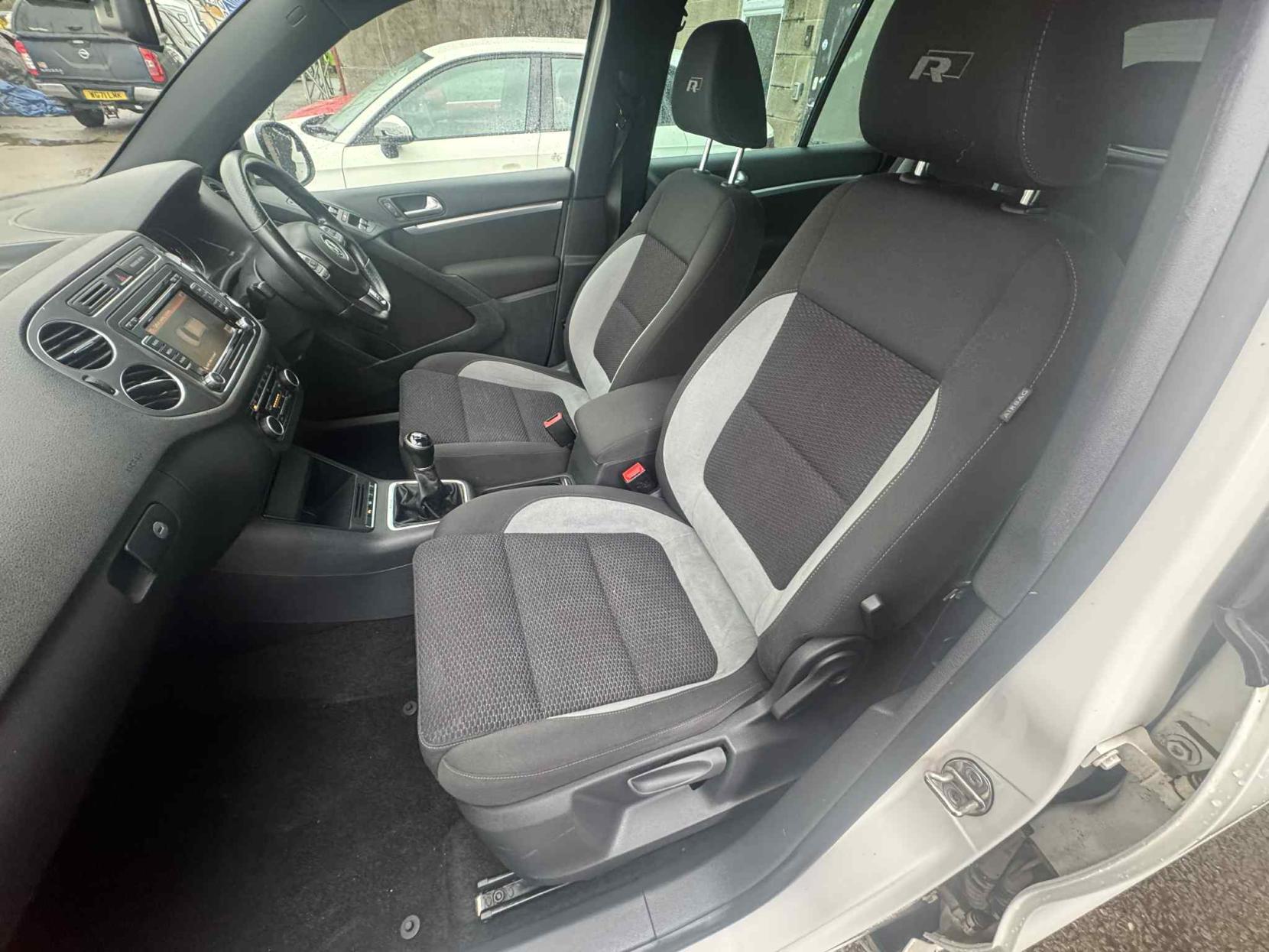 Volkswagen Tiguan 2.0 TDI BlueMotion Tech R-Line SUV 5dr Diesel Manual 4WD Euro 5 (s/s) (140 ps)