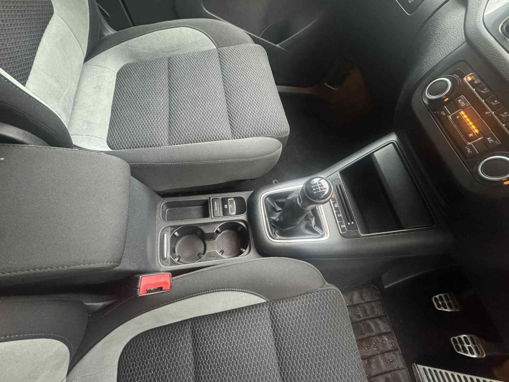 Volkswagen Tiguan 2.0 TDI BlueMotion Tech R-Line SUV 5dr Diesel Manual 4WD Euro 5 (s/s) (140 ps)