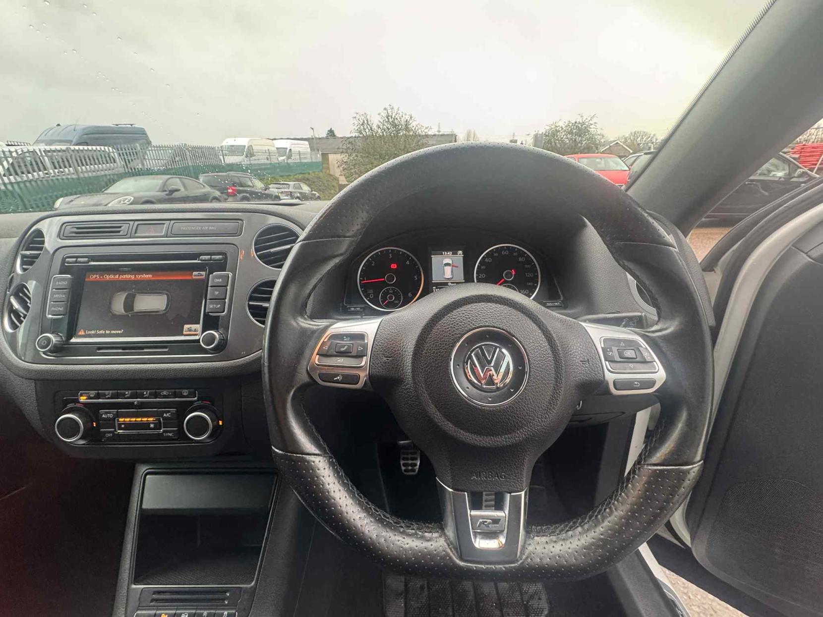 Volkswagen Tiguan 2.0 TDI BlueMotion Tech R-Line SUV 5dr Diesel Manual 4WD Euro 5 (s/s) (140 ps)