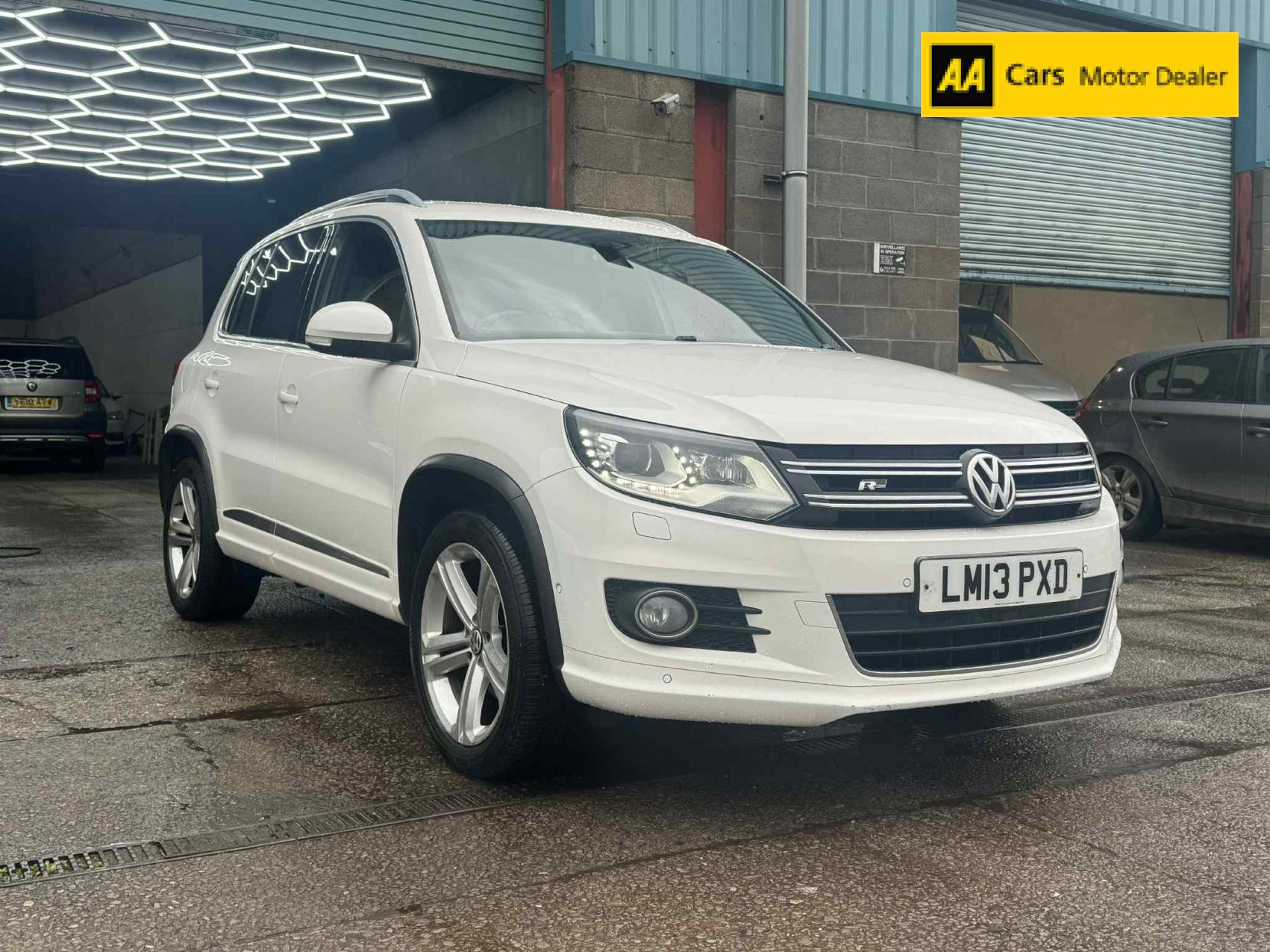Volkswagen Tiguan 2.0 TDI BlueMotion Tech R-Line SUV 5dr Diesel Manual 4WD Euro 5 (s/s) (140 ps)