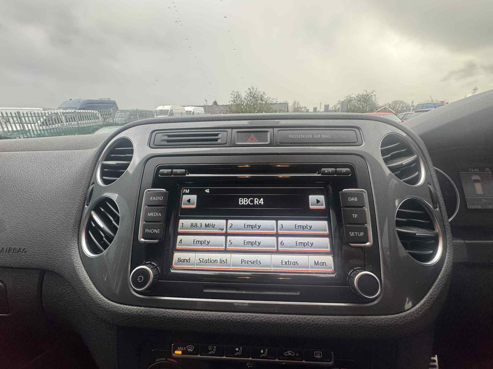 Volkswagen Tiguan 2.0 TDI BlueMotion Tech R-Line SUV 5dr Diesel Manual 4WD Euro 5 (s/s) (140 ps)