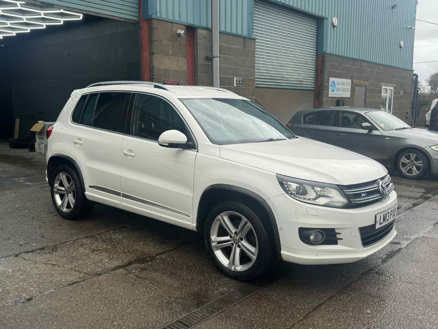Volkswagen Tiguan 2.0 TDI BlueMotion Tech R-Line SUV 5dr Diesel Manual 4WD Euro 5 (s/s) (140 ps)