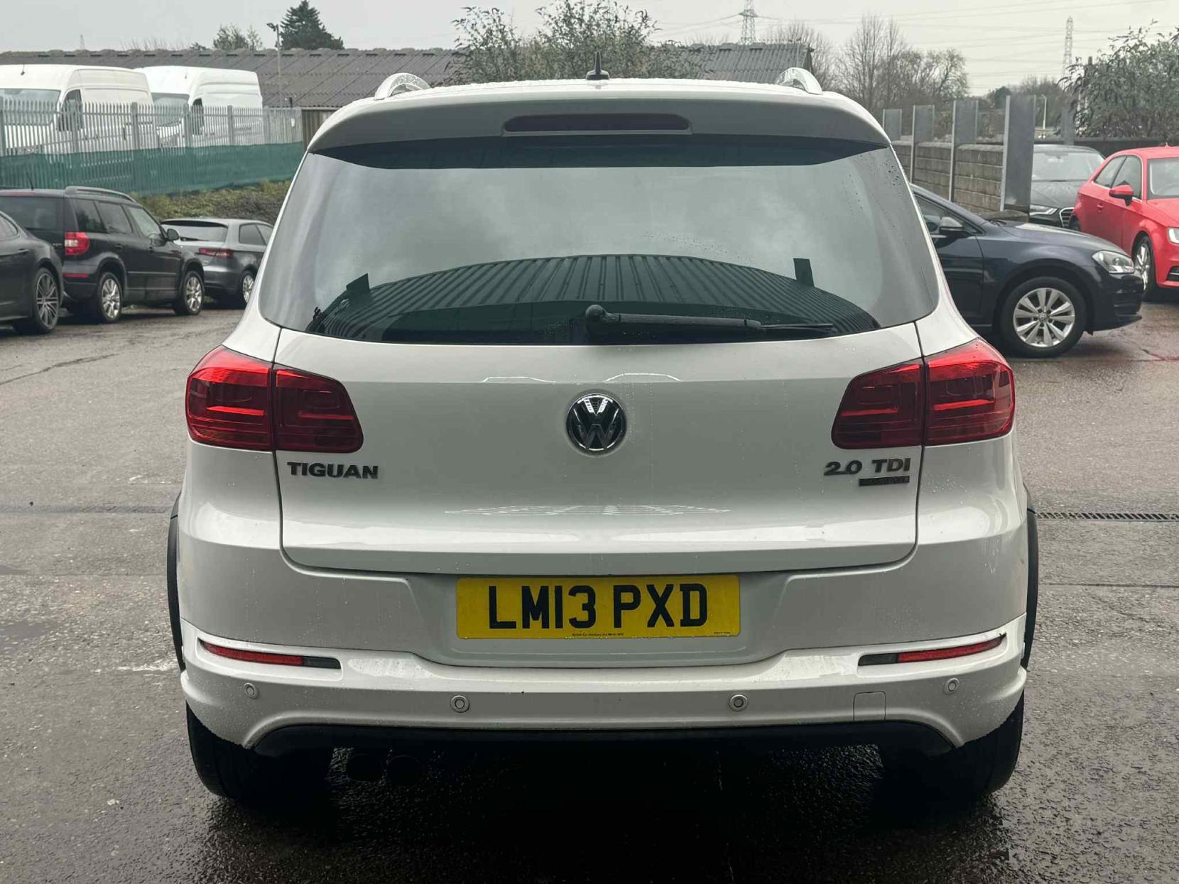 Volkswagen Tiguan 2.0 TDI BlueMotion Tech R-Line SUV 5dr Diesel Manual 4WD Euro 5 (s/s) (140 ps)