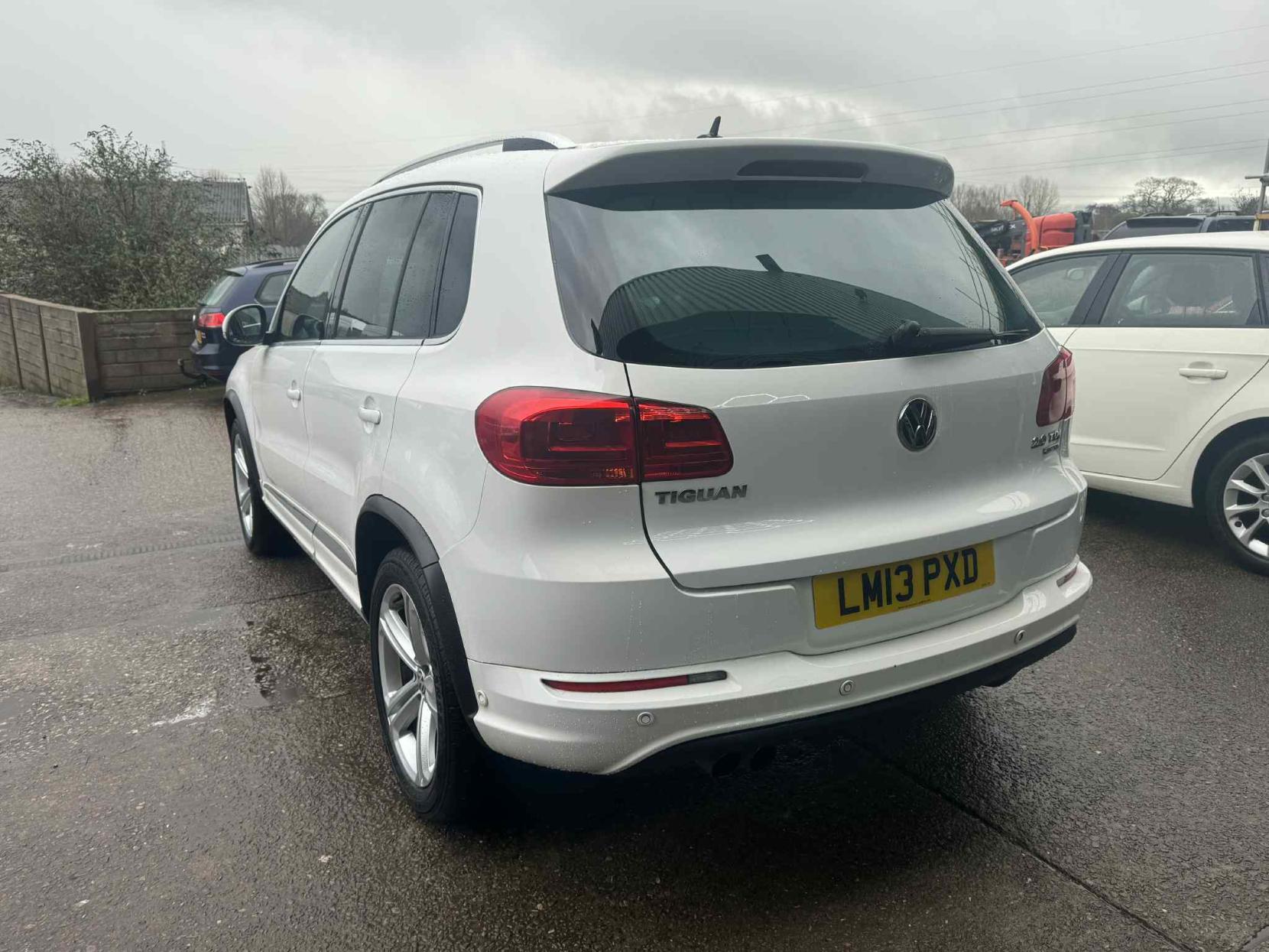 Volkswagen Tiguan 2.0 TDI BlueMotion Tech R-Line SUV 5dr Diesel Manual 4WD Euro 5 (s/s) (140 ps)