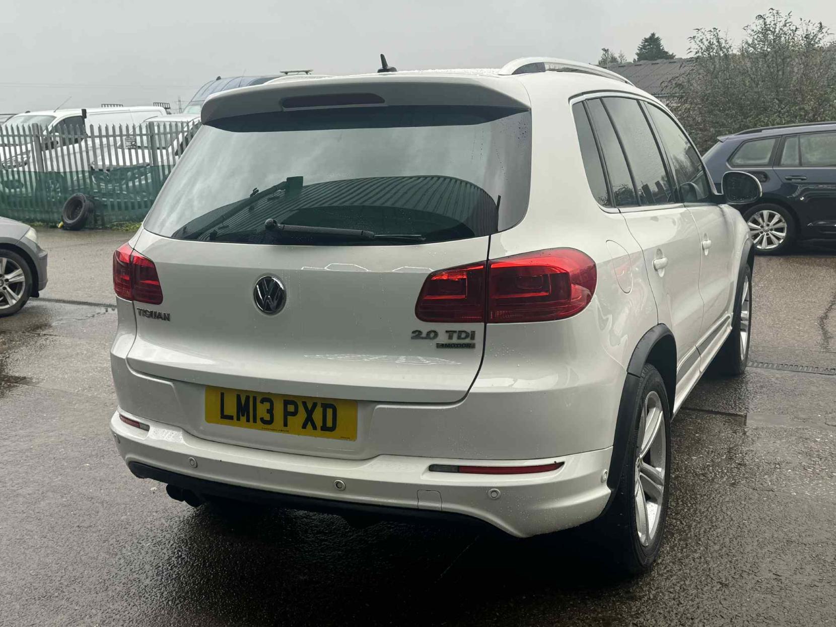 Volkswagen Tiguan 2.0 TDI BlueMotion Tech R-Line SUV 5dr Diesel Manual 4WD Euro 5 (s/s) (140 ps)