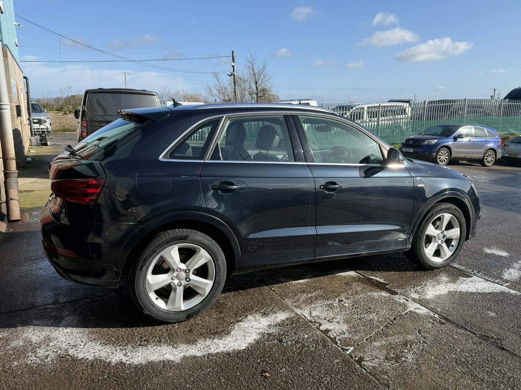 Audi Q3 2.0 TDI S line SUV 5dr Diesel Manual quattro Euro 5 (s/s) (140 ps)