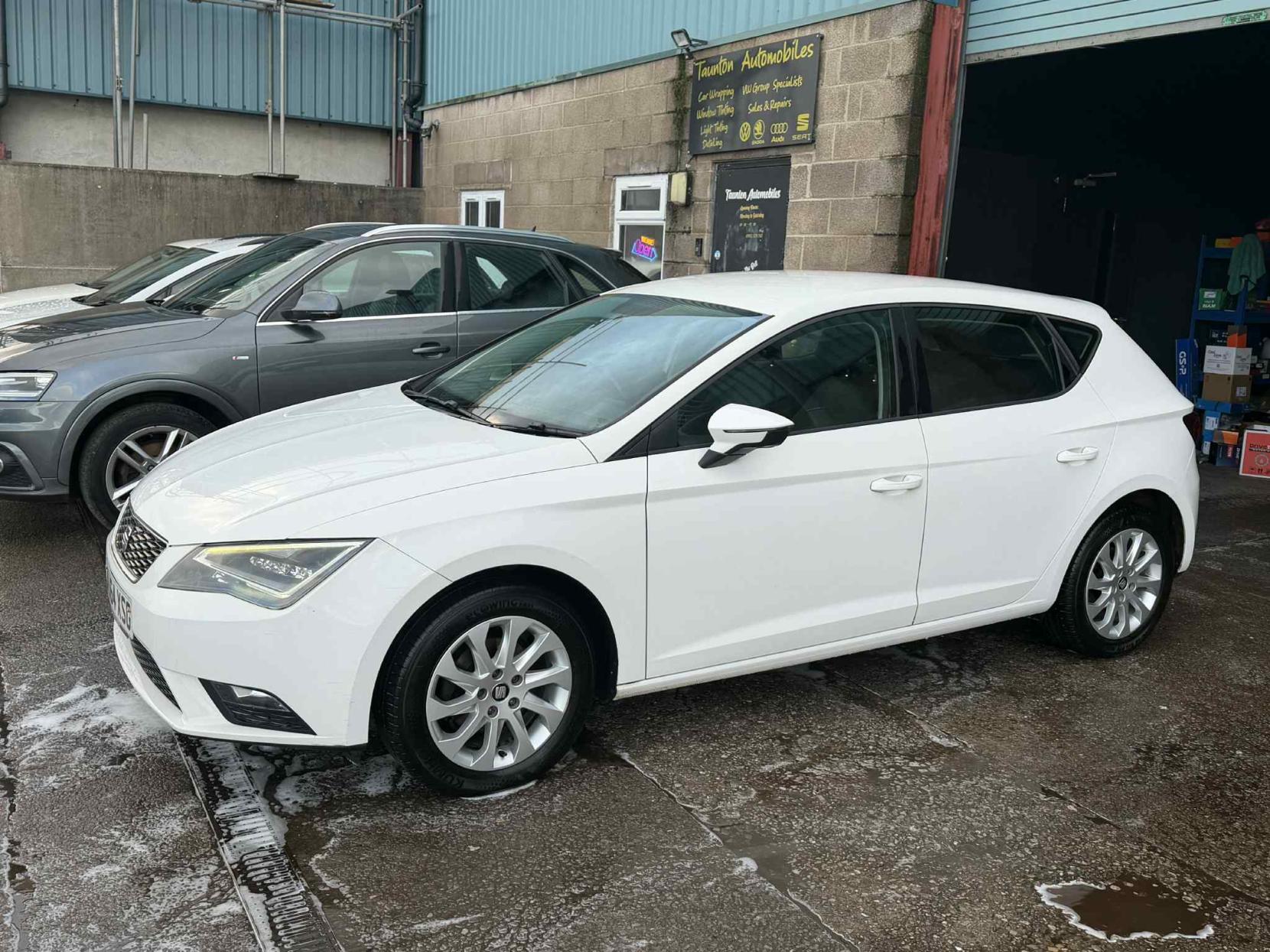 SEAT Leon 1.6 TDI CR SE Hatchback 5dr Diesel Manual Euro 5 (s/s) (105 ps)