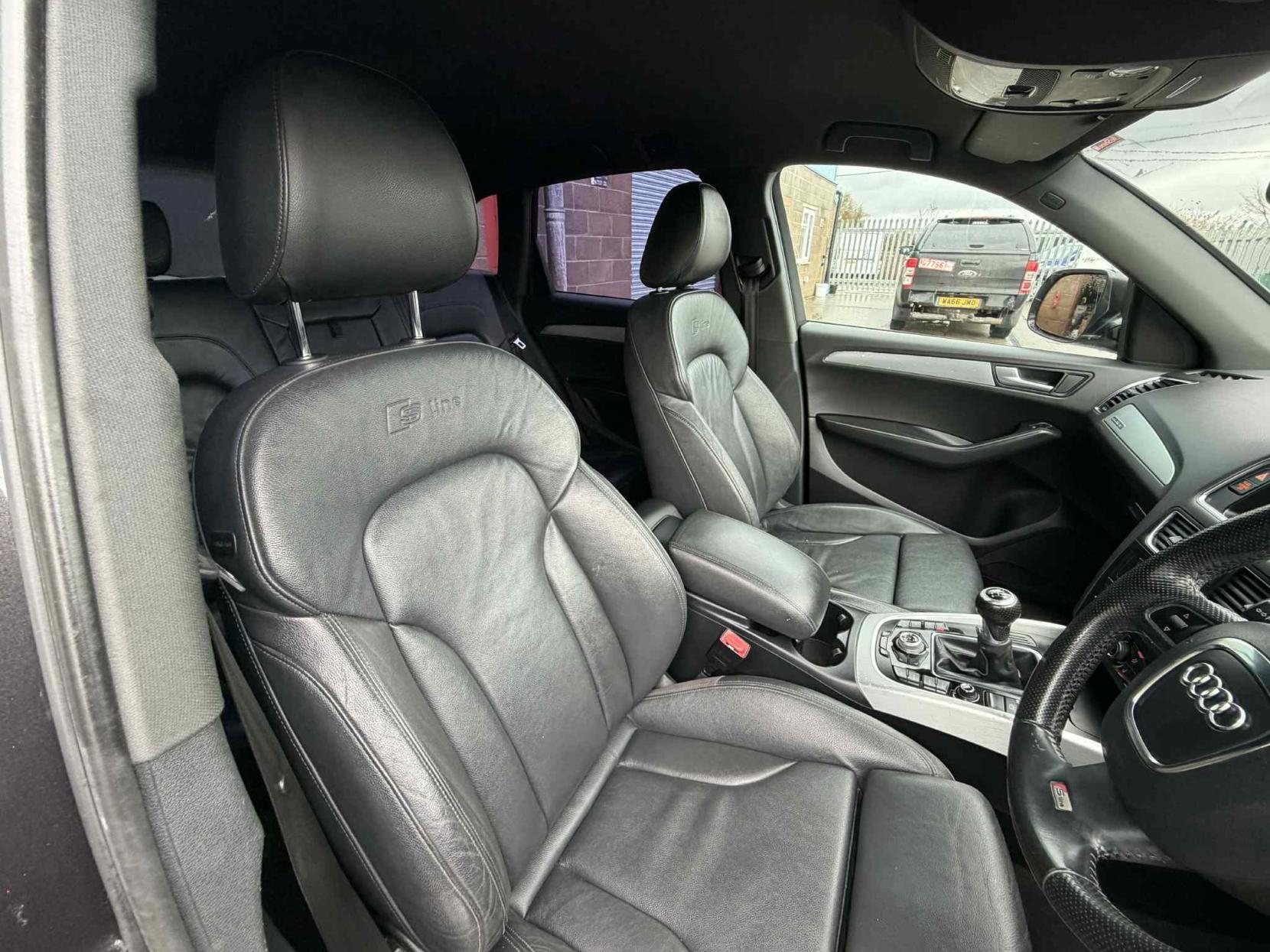 Audi Q5 2.0 TDI S line SUV 5dr Diesel Manual quattro Euro 5 (s/s) (143 ps)