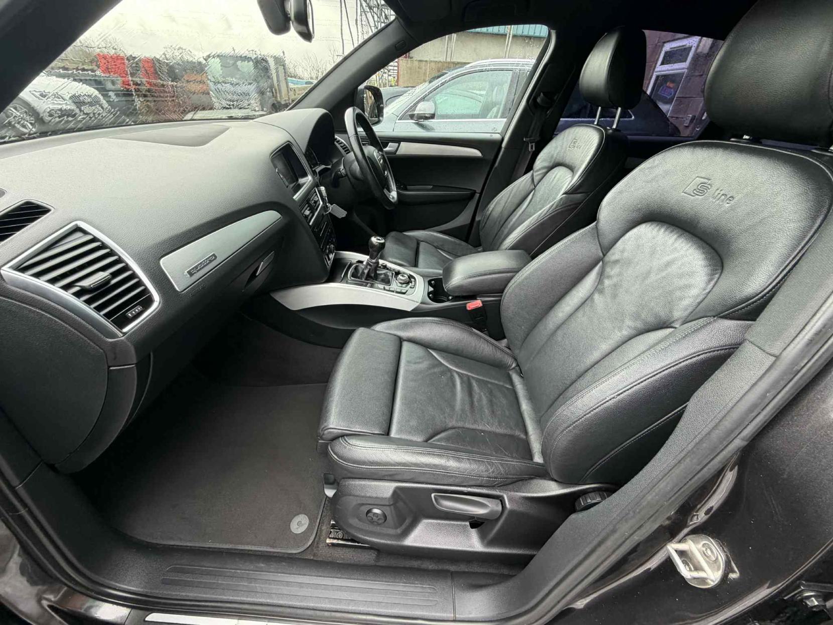 Audi Q5 2.0 TDI S line SUV 5dr Diesel Manual quattro Euro 5 (s/s) (143 ps)