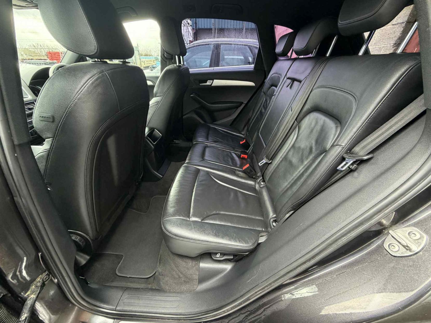 Audi Q5 2.0 TDI S line SUV 5dr Diesel Manual quattro Euro 5 (s/s) (143 ps)