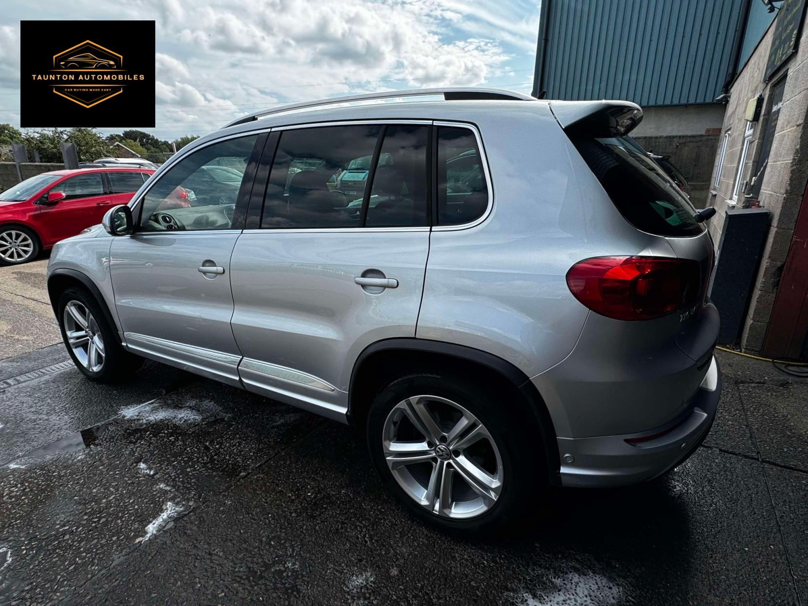 Volkswagen Tiguan 2.0 TDI BlueMotion Tech R-Line SUV 5dr Diesel Manual 4WD Euro 5 (s/s) (140 ps)