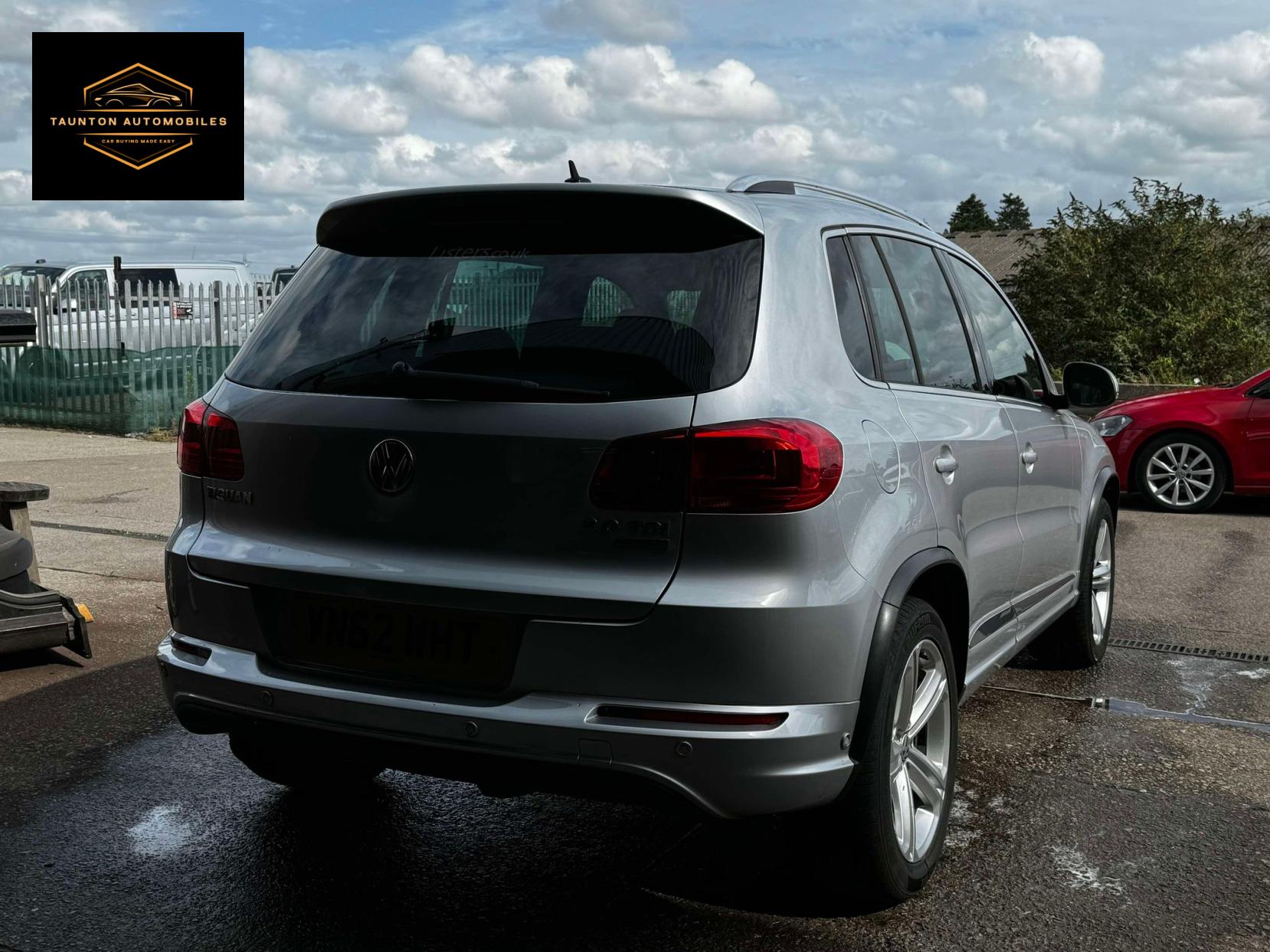 Volkswagen Tiguan 2.0 TDI BlueMotion Tech R-Line SUV 5dr Diesel Manual 4WD Euro 5 (s/s) (140 ps)