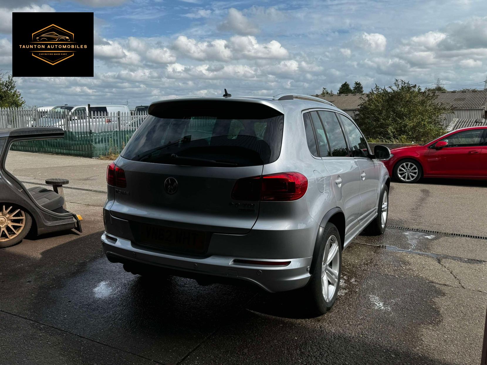 Volkswagen Tiguan 2.0 TDI BlueMotion Tech R-Line SUV 5dr Diesel Manual 4WD Euro 5 (s/s) (140 ps)