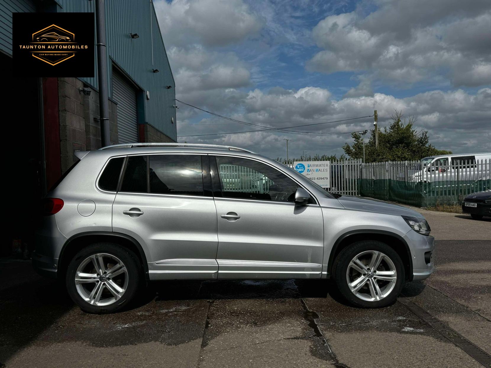 Volkswagen Tiguan 2.0 TDI BlueMotion Tech R-Line SUV 5dr Diesel Manual 4WD Euro 5 (s/s) (140 ps)