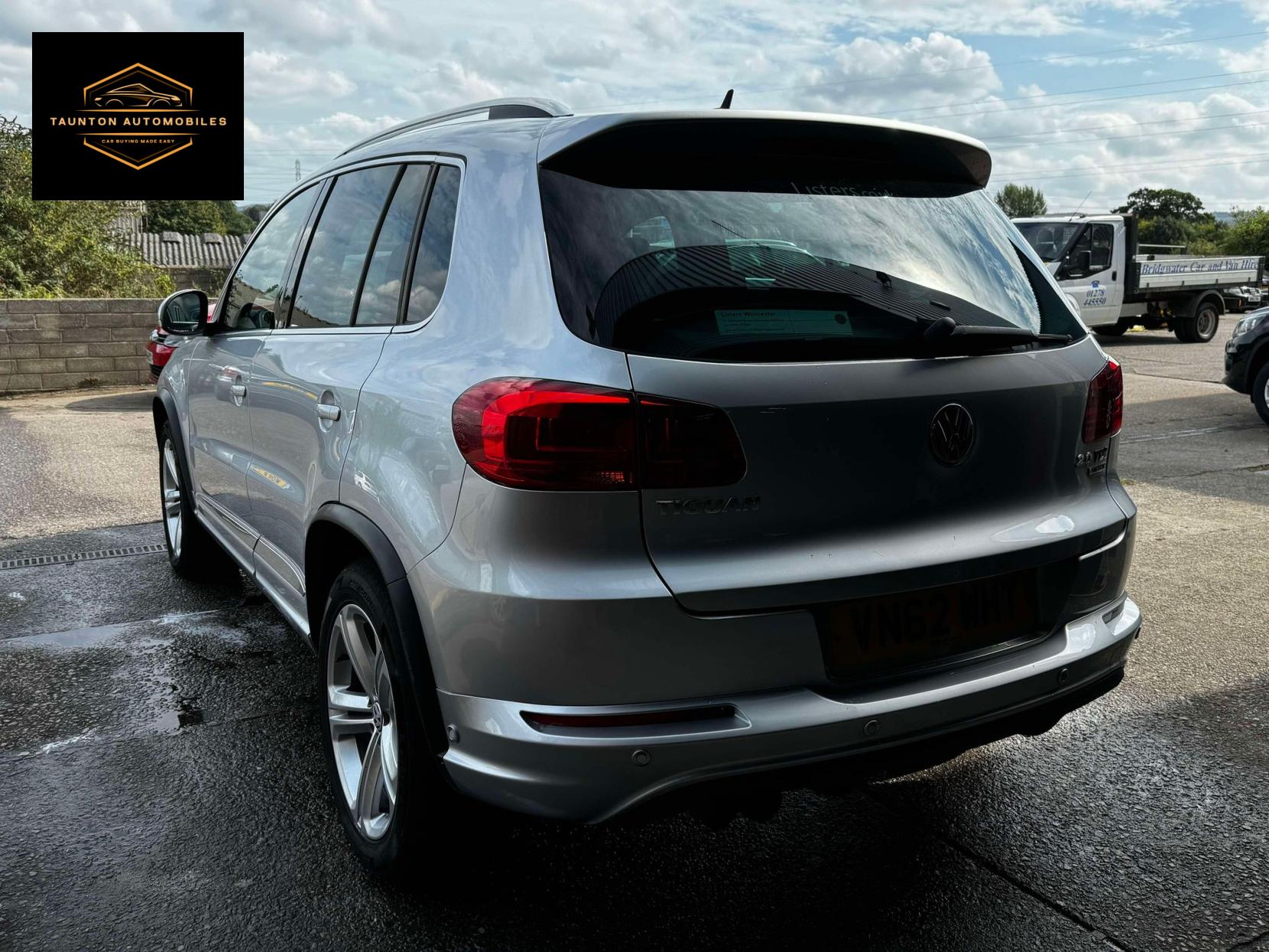 Volkswagen Tiguan 2.0 TDI BlueMotion Tech R-Line SUV 5dr Diesel Manual 4WD Euro 5 (s/s) (140 ps)