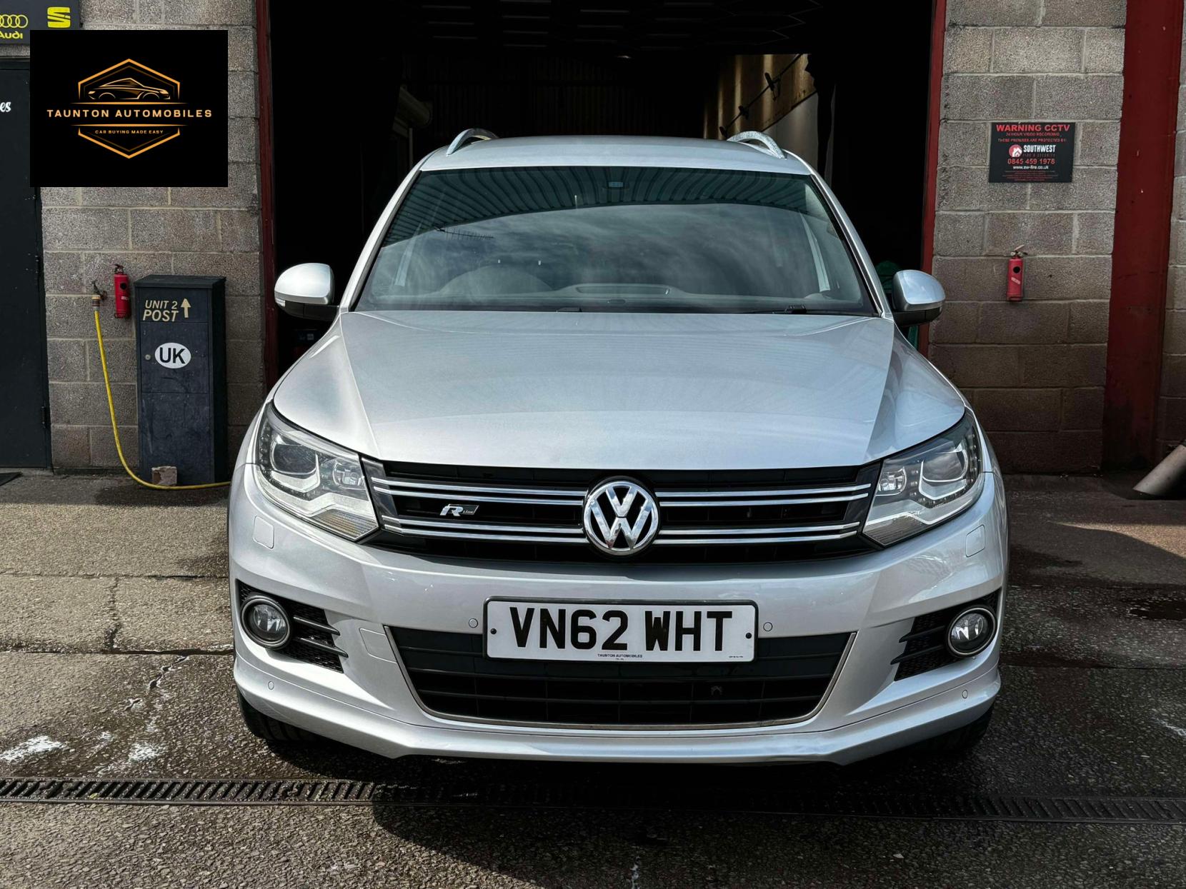 Volkswagen Tiguan 2.0 TDI BlueMotion Tech R-Line SUV 5dr Diesel Manual 4WD Euro 5 (s/s) (140 ps)