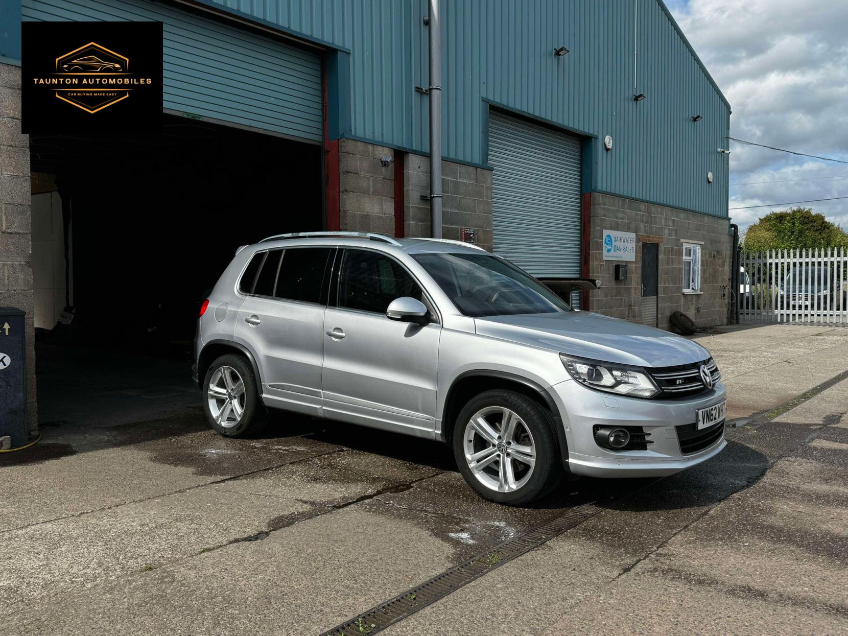 Volkswagen Tiguan 2.0 TDI BlueMotion Tech R-Line SUV 5dr Diesel Manual 4WD Euro 5 (s/s) (140 ps)