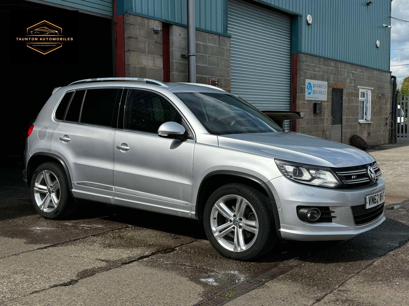 Volkswagen Tiguan 2.0 TDI BlueMotion Tech R-Line SUV 5dr Diesel Manual 4WD Euro 5 (s/s) (140 ps)