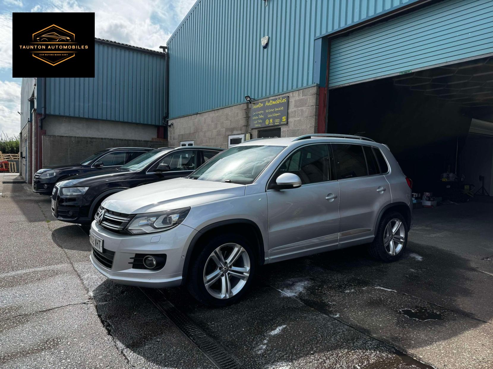 Volkswagen Tiguan 2.0 TDI BlueMotion Tech R-Line SUV 5dr Diesel Manual 4WD Euro 5 (s/s) (140 ps)