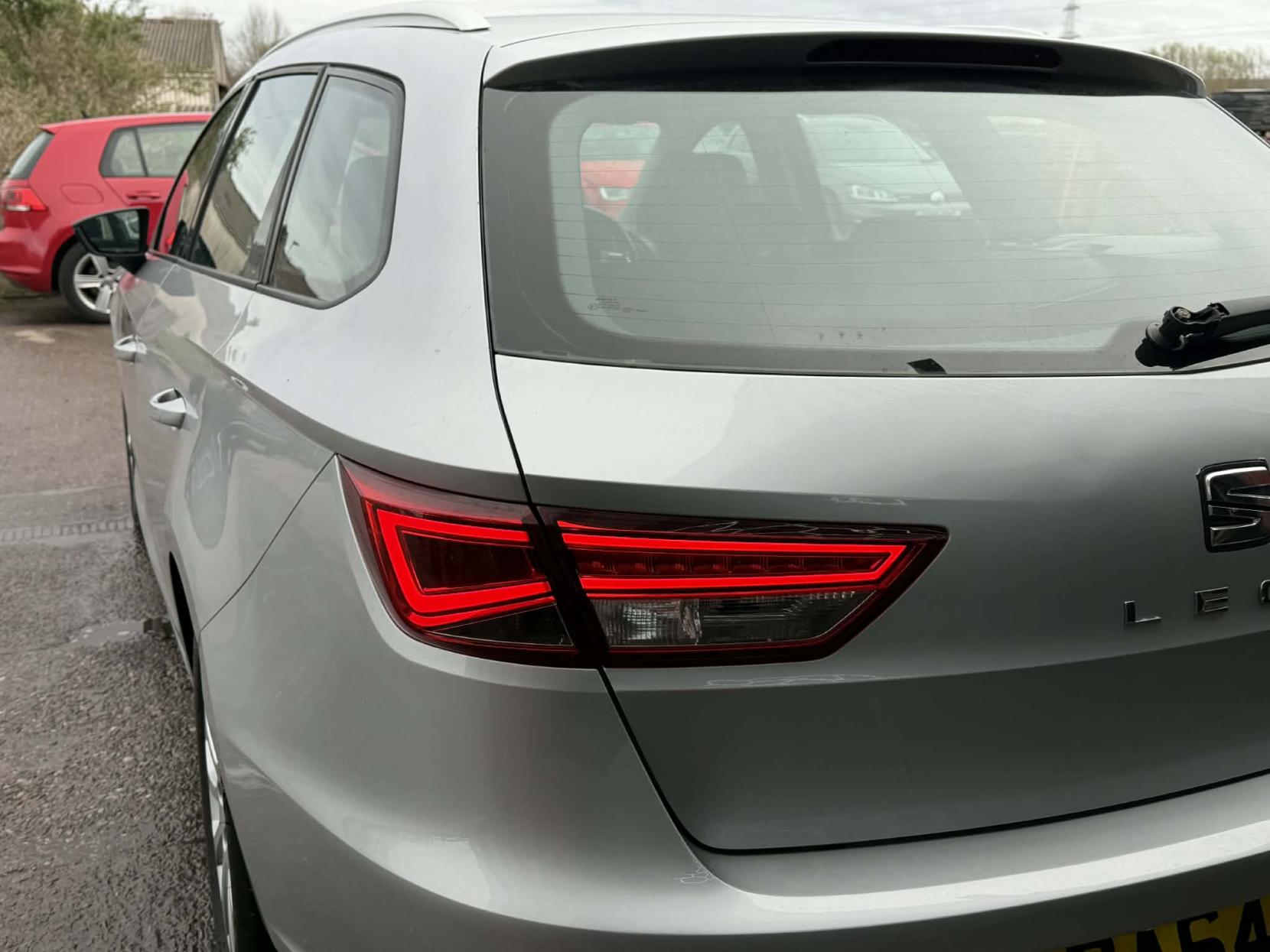 SEAT Leon 1.6 TDI CR SE Sport Tourer 5dr Diesel Manual Euro 5 (s/s) (105 ps)