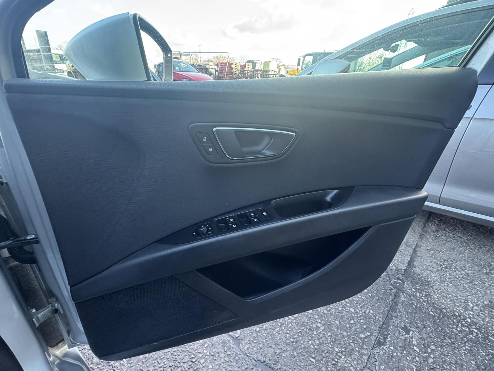 SEAT Leon 1.6 TDI CR SE Sport Tourer 5dr Diesel Manual Euro 5 (s/s) (105 ps)