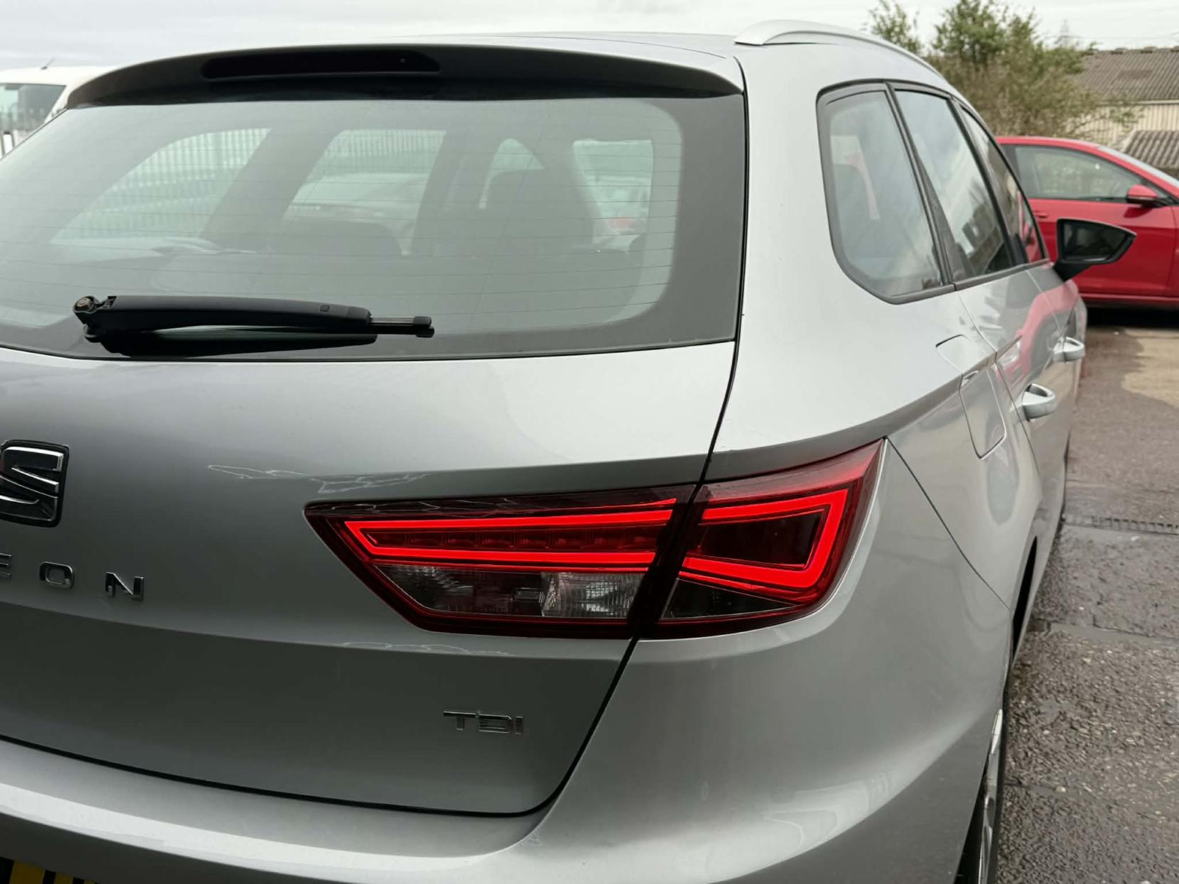 SEAT Leon 1.6 TDI CR SE Sport Tourer 5dr Diesel Manual Euro 5 (s/s) (105 ps)