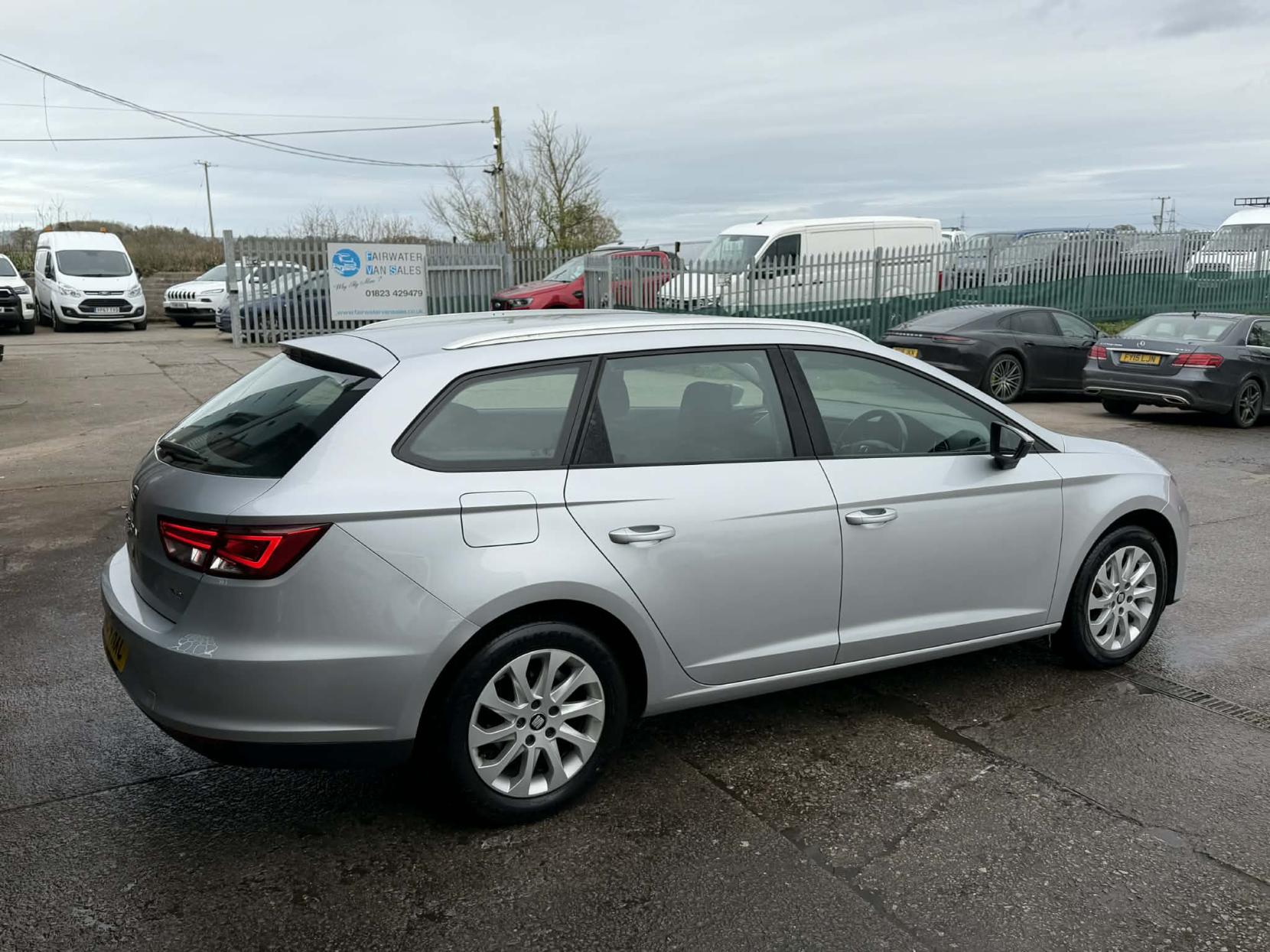 SEAT Leon 1.6 TDI CR SE Sport Tourer 5dr Diesel Manual Euro 5 (s/s) (105 ps)