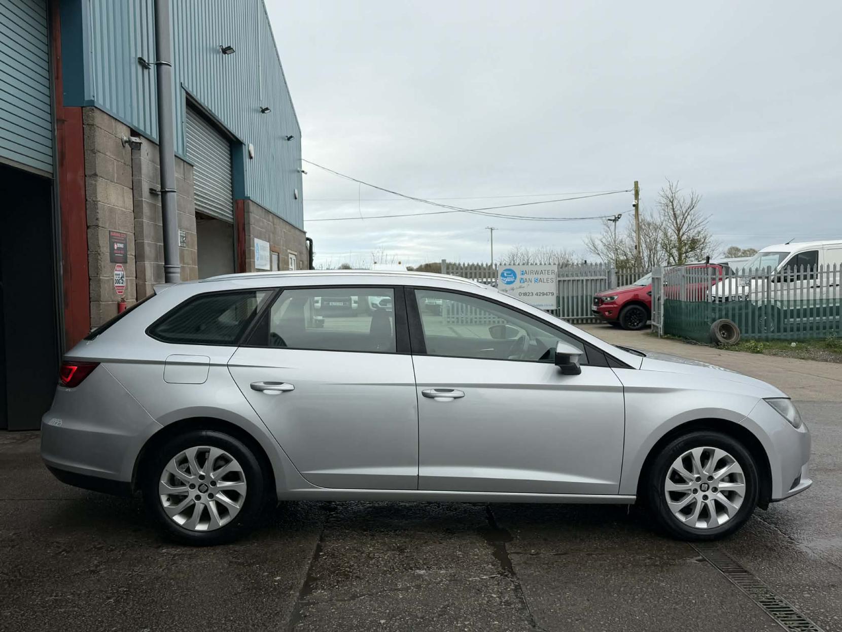 SEAT Leon 1.6 TDI CR SE Sport Tourer 5dr Diesel Manual Euro 5 (s/s) (105 ps)