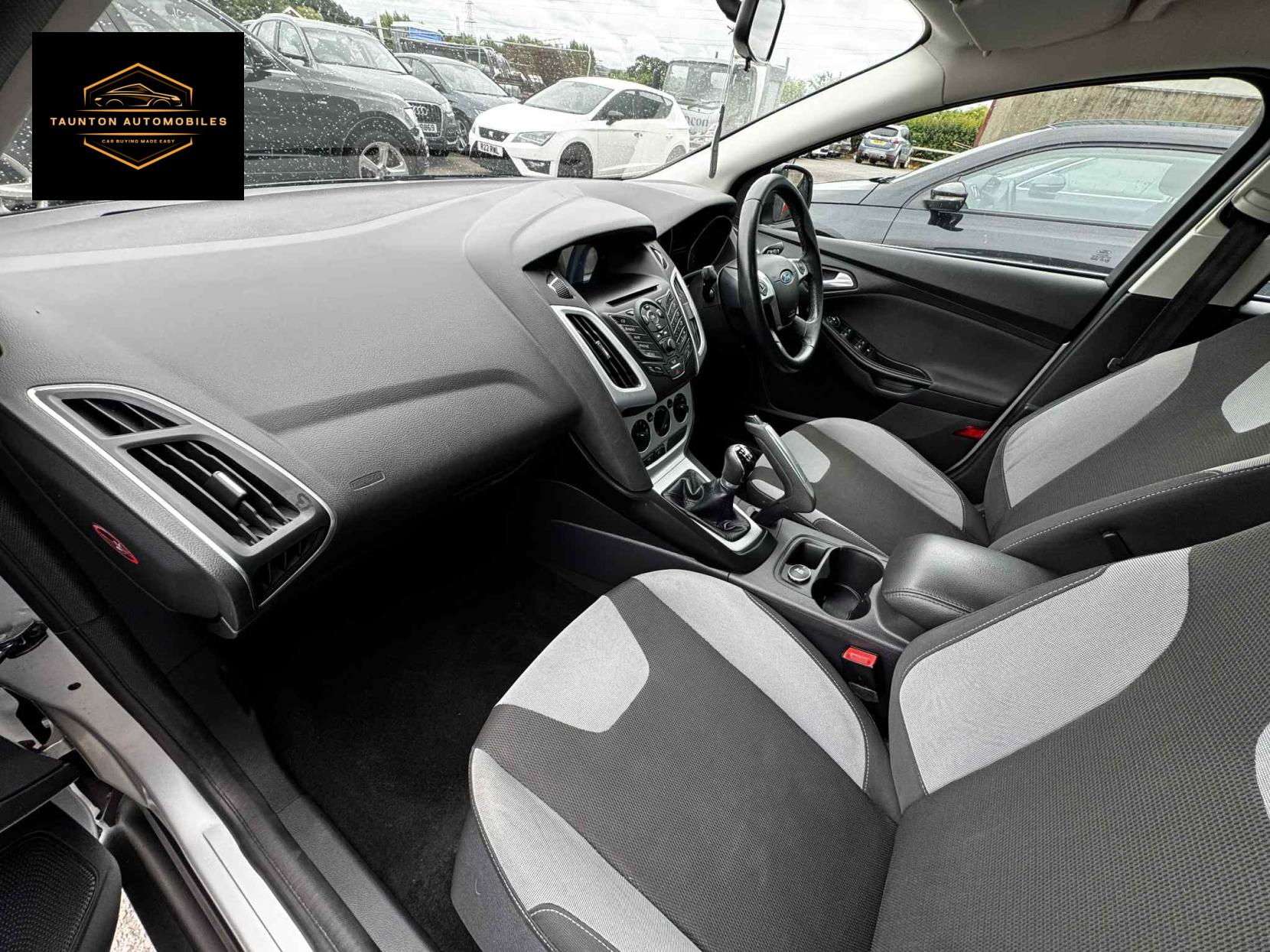 Ford Focus 1.6 Zetec Hatchback 5dr Petrol Manual Euro 5 (105 ps)