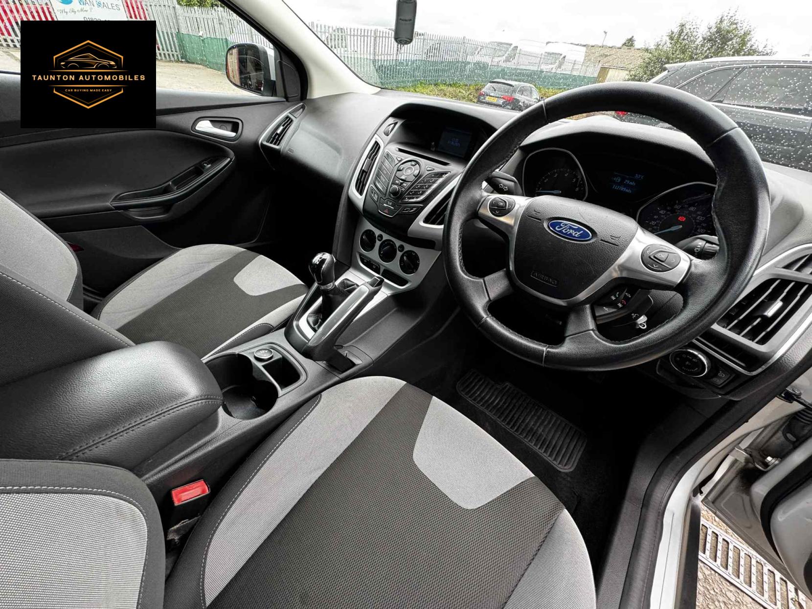 Ford Focus 1.6 Zetec Hatchback 5dr Petrol Manual Euro 5 (105 ps)