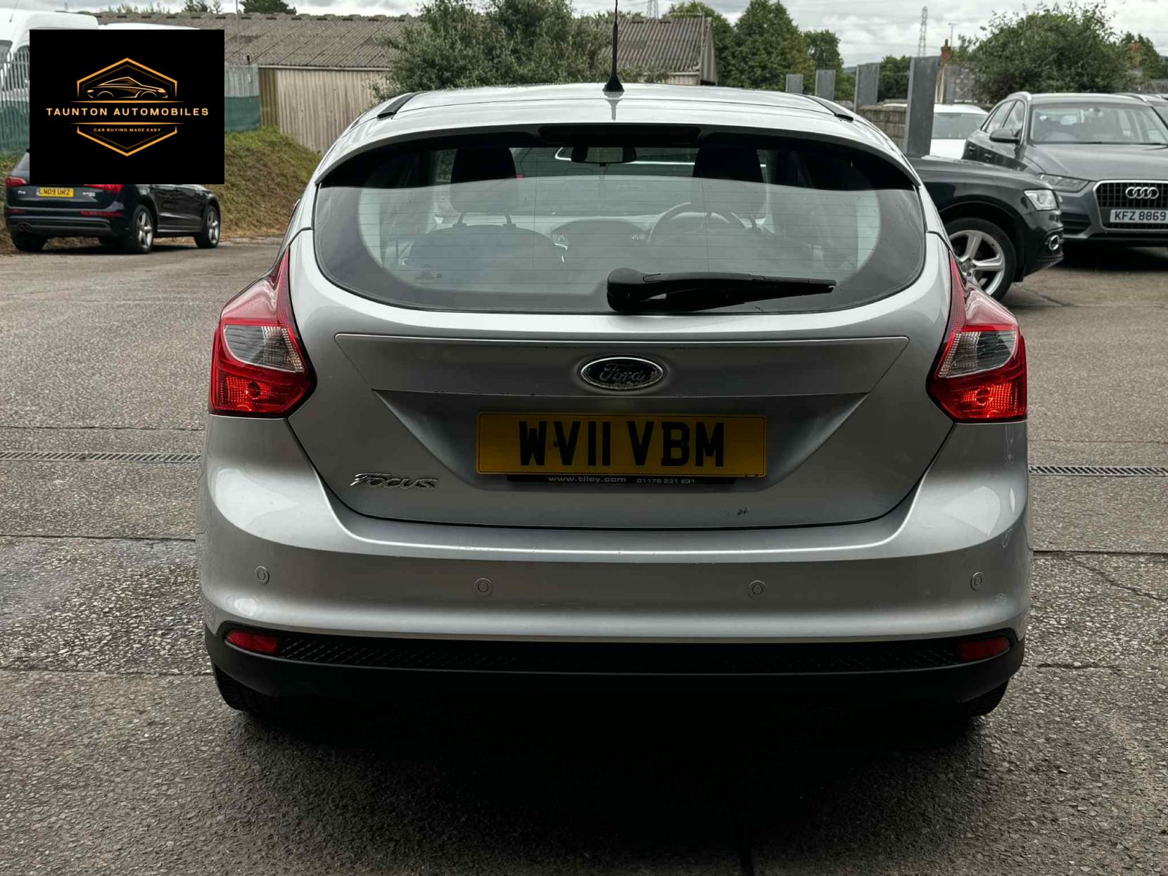 Ford Focus 1.6 Zetec Hatchback 5dr Petrol Manual Euro 5 (105 ps)