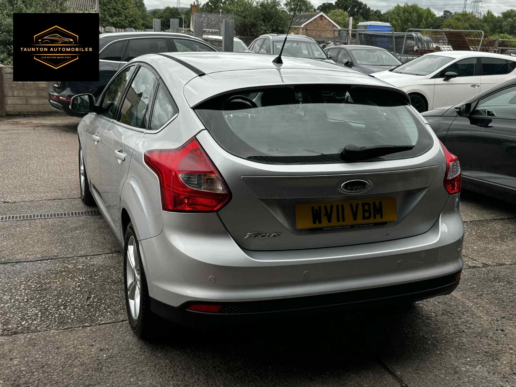 Ford Focus 1.6 Zetec Hatchback 5dr Petrol Manual Euro 5 (105 ps)